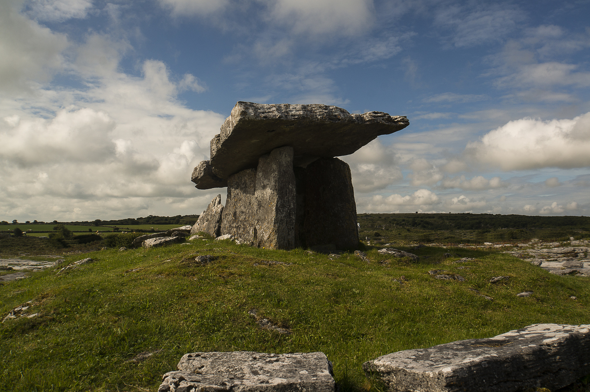 Sony Alpha NEX-6 + Sony E 18-200mm F3.5-6.3 OSS sample photo. Poulnabrone dolmen photography