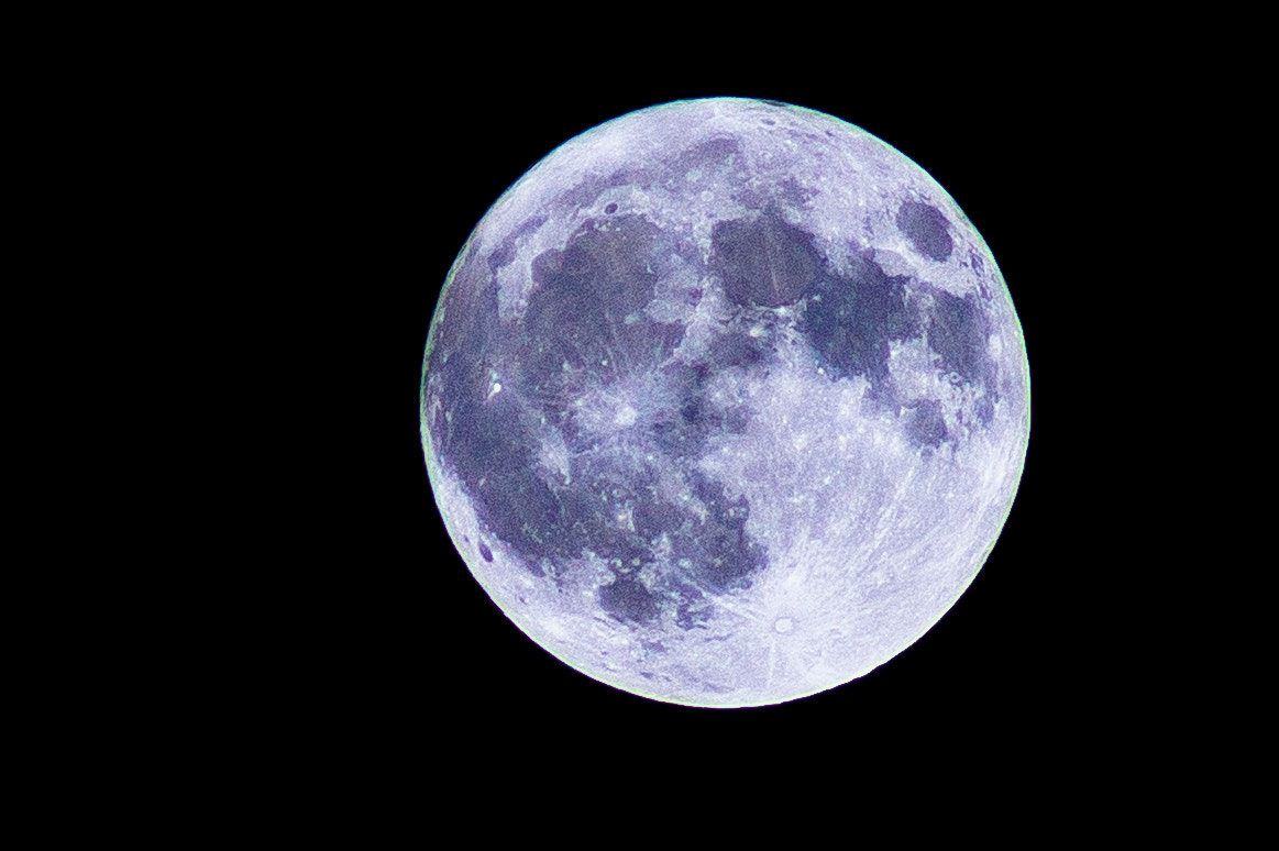 Sony 75-300mm F4.5-5.6 sample photo. Hunter's supermoon photography