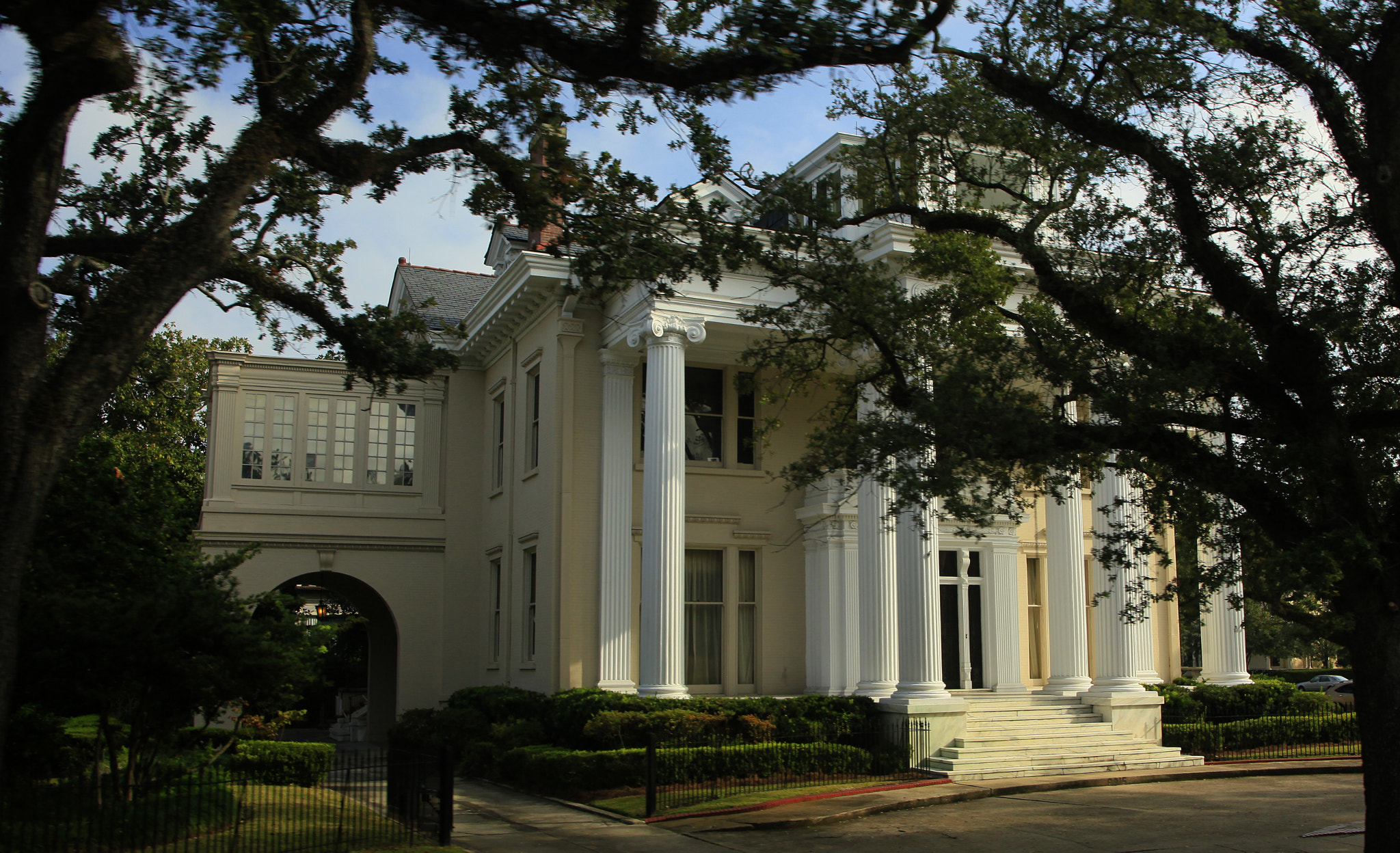 Canon EOS 5D Mark II sample photo. Garden district in new orleans photography