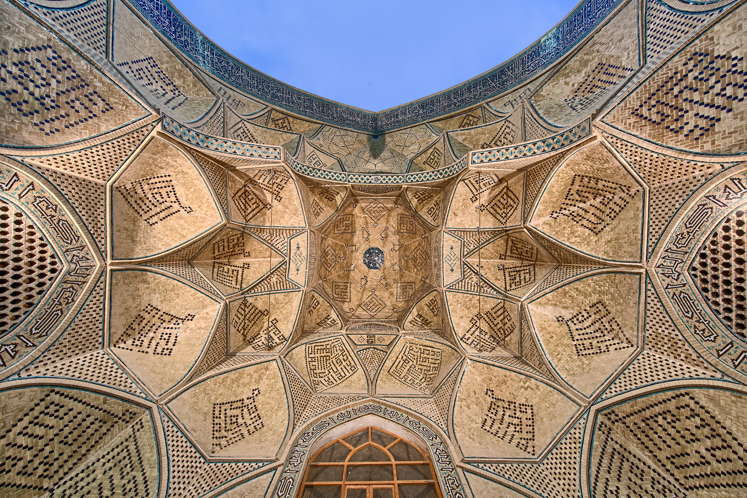 Canon EOS-1D X + Canon EF 11-24mm F4L USM sample photo. Jameh mosque of isfahan at dusk photography