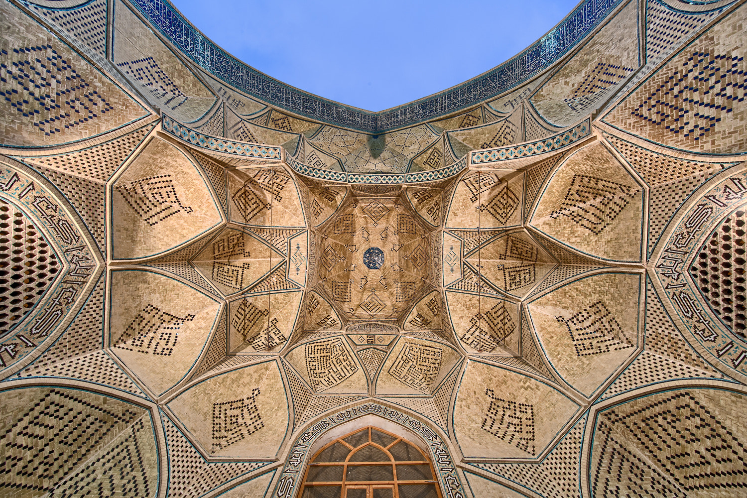 Canon EF 11-24mm F4L USM sample photo. Jameh mosque of isfahan at dusk photography