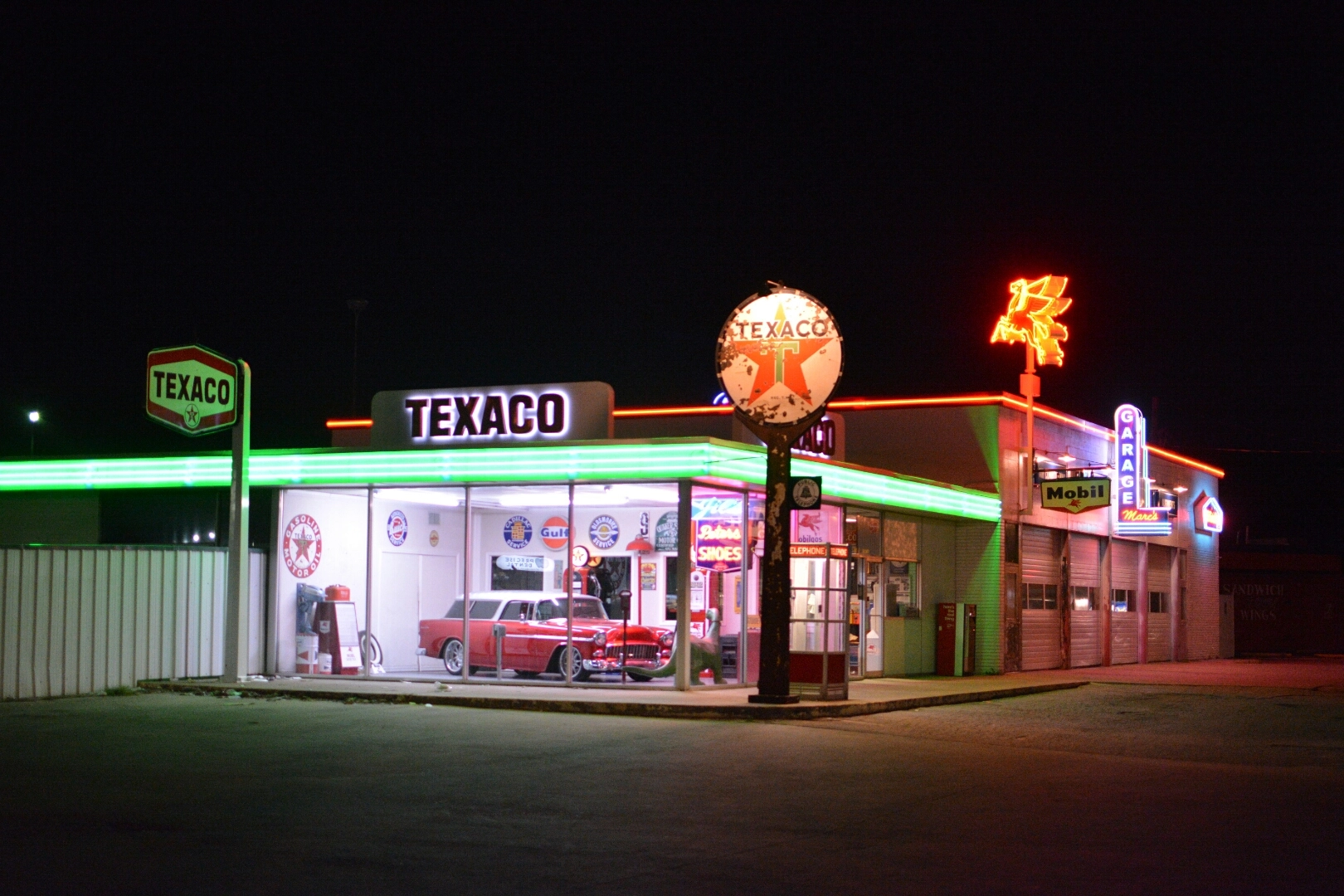 Elivs Neon