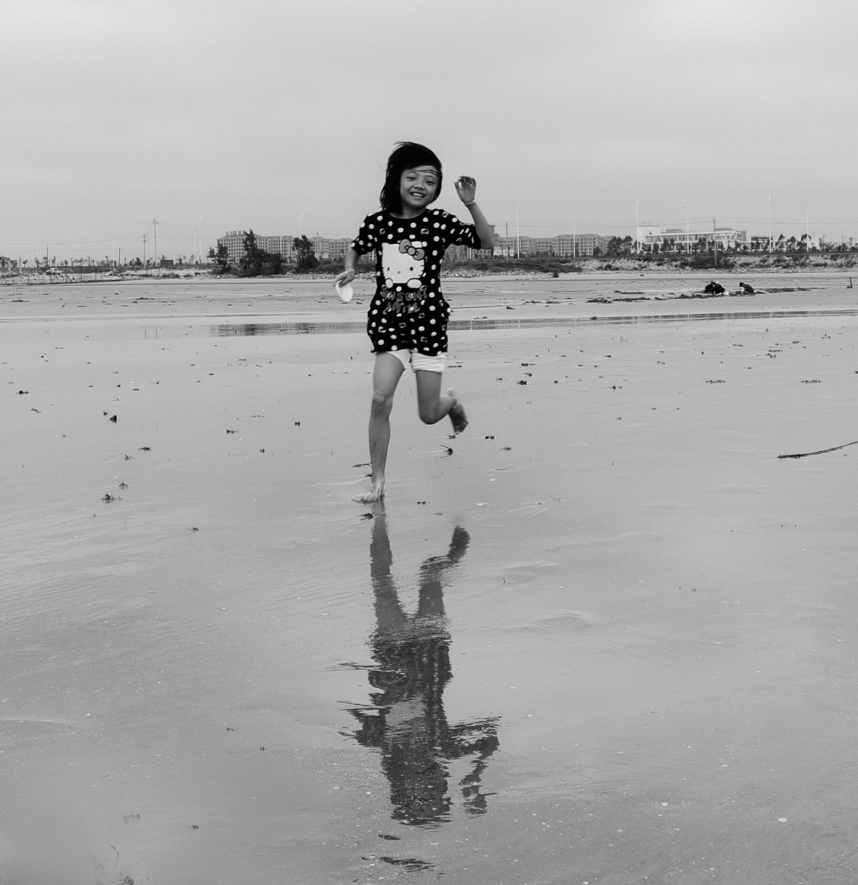 Canon EF 16-35mm F4L IS USM sample photo. Beach girl photography