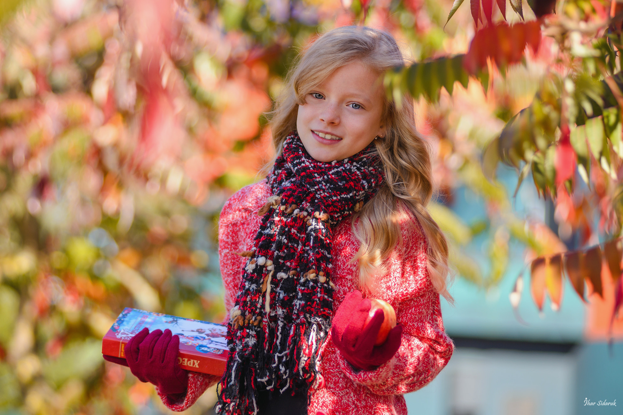 AF Zoom-Nikkor 80-200mm f/2.8 ED sample photo. Schoolgirl photography