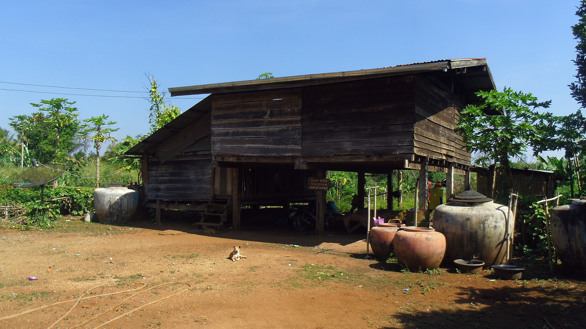 Pentax OPTIO LS465 sample photo. Traditional thai house (phu toei) photography
