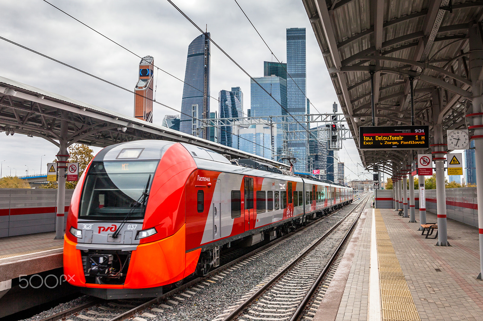 Sigma 24mm F1.4 DG HSM Art sample photo. Moscow mcc train ans modern skyscrapers photography