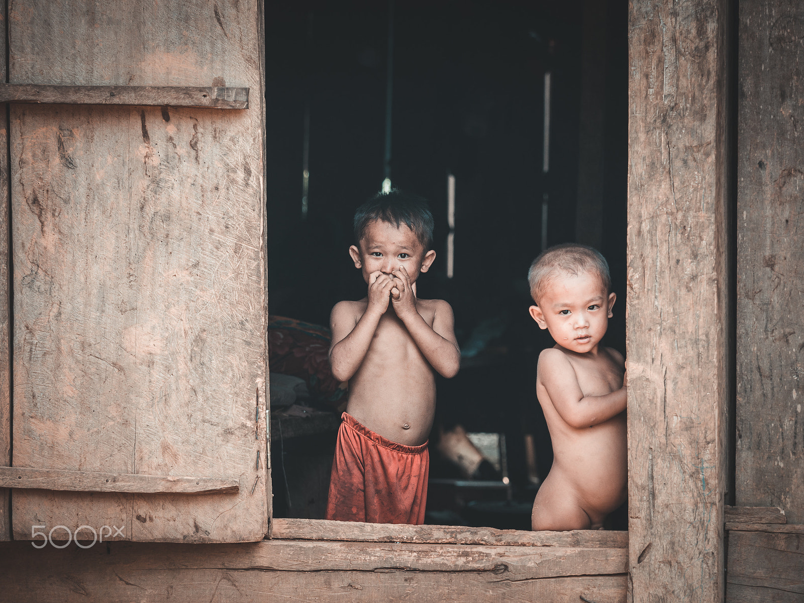 Olympus PEN-F + Olympus M.Zuiko Digital ED 40-150mm F2.8 Pro sample photo. Two boy in son la vietnam photography