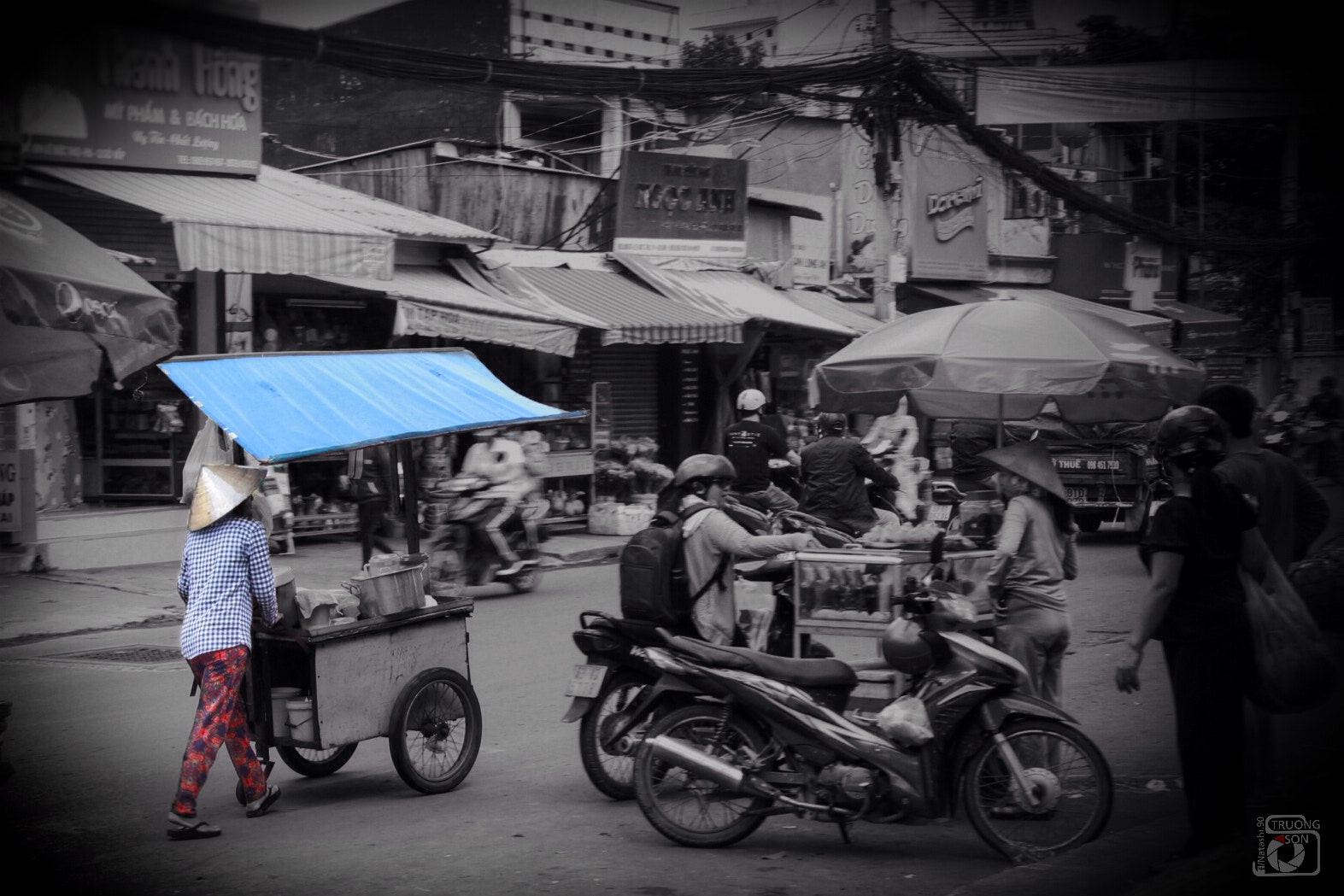 Canon EF-S 17-85mm F4-5.6 IS USM sample photo. Rong ruổi mưu sinh photography