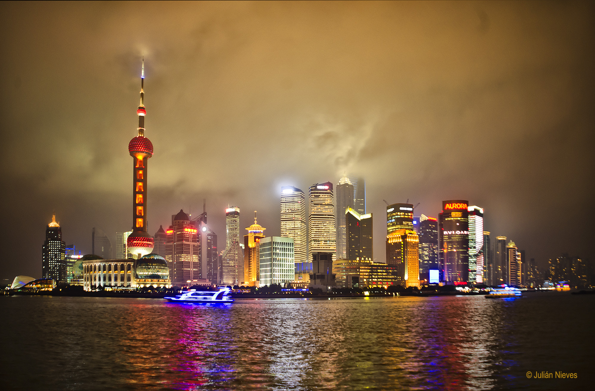 AF Zoom-Nikkor 24-120mm f/3.5-5.6D IF sample photo. Barrio de pudong photography