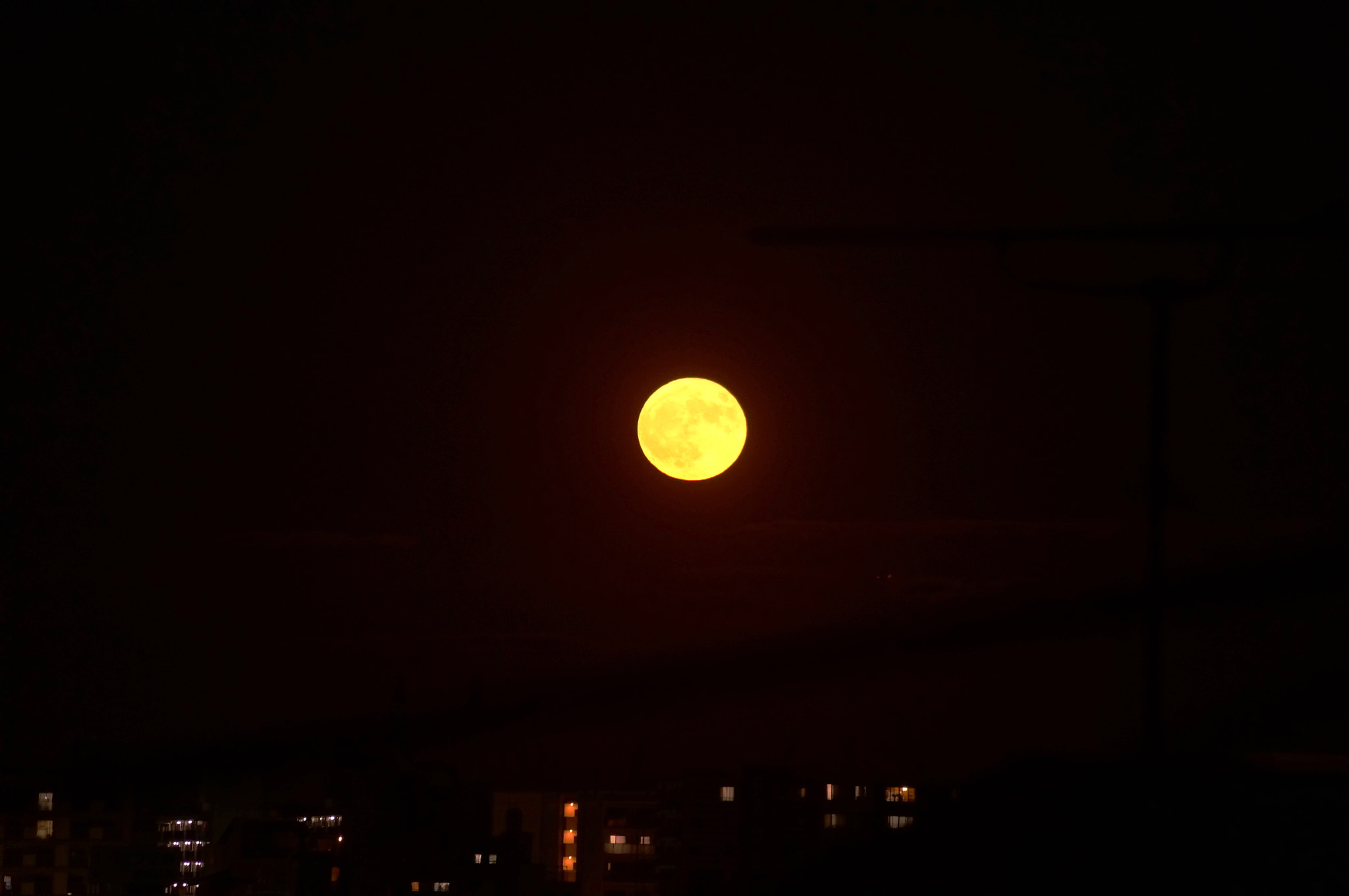 Sony DT 55-200mm F4-5.6 SAM sample photo. Full moon came photography