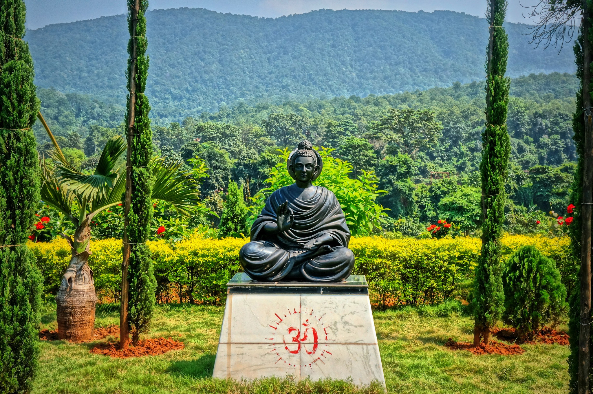 Sony E 16-50mm F3.5-5.6 PZ OSS sample photo. Om shanti buddha photography