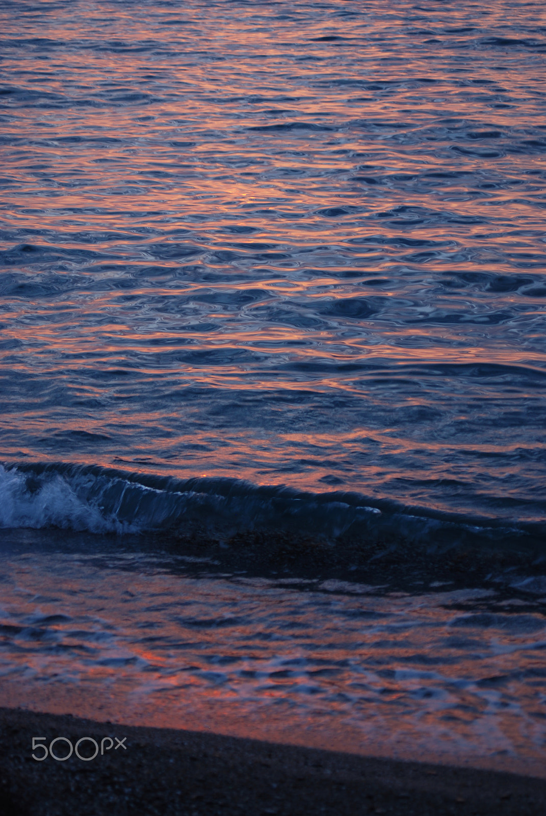 Nikon D80 + AF Zoom-Nikkor 28-70mm f/3.5-4.5D sample photo. Lapping waves i photography