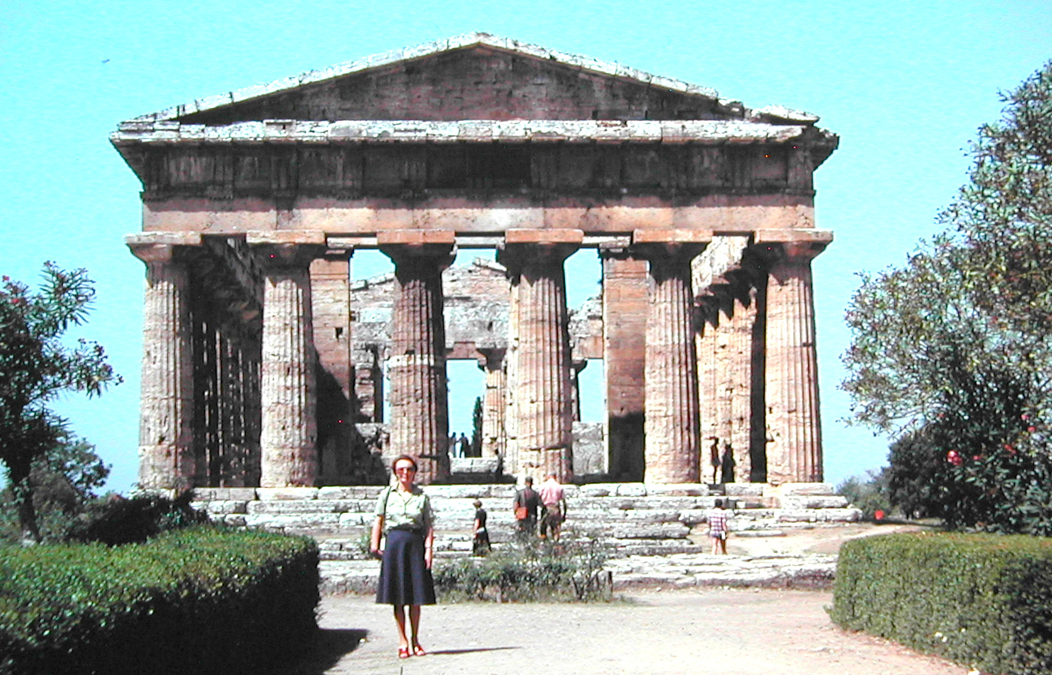 Nikon E885 sample photo. 1977  poseidonia o paestum photography
