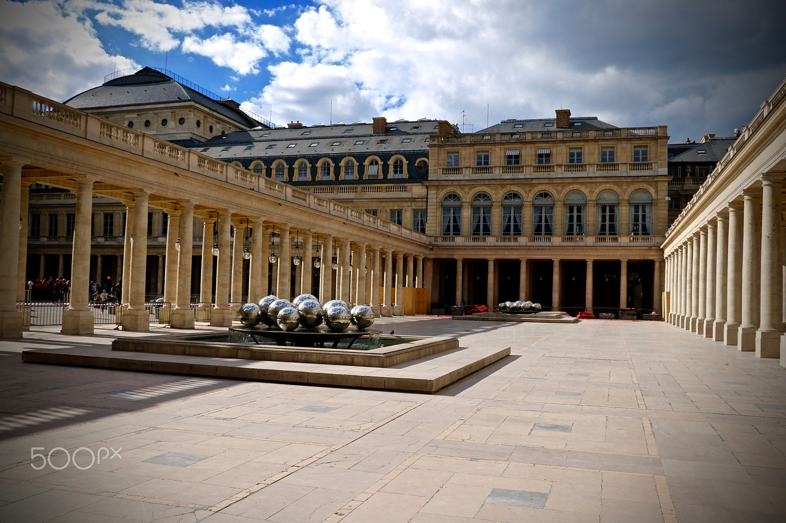 Canon EOS 760D (EOS Rebel T6s / EOS 8000D) + Canon EF-S 18-135mm F3.5-5.6 IS STM sample photo. Palais royal au coeur de paris photography