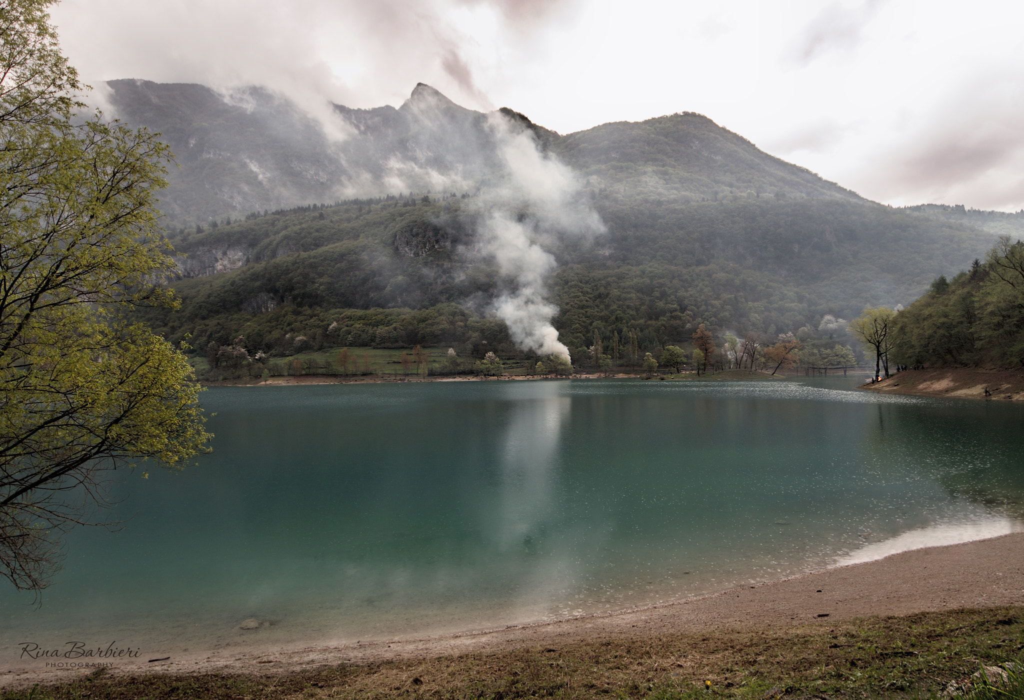 Canon EOS 1100D (EOS Rebel T3 / EOS Kiss X50) + Sigma 8-16mm F4.5-5.6 DC HSM sample photo. Fog on the lake photography