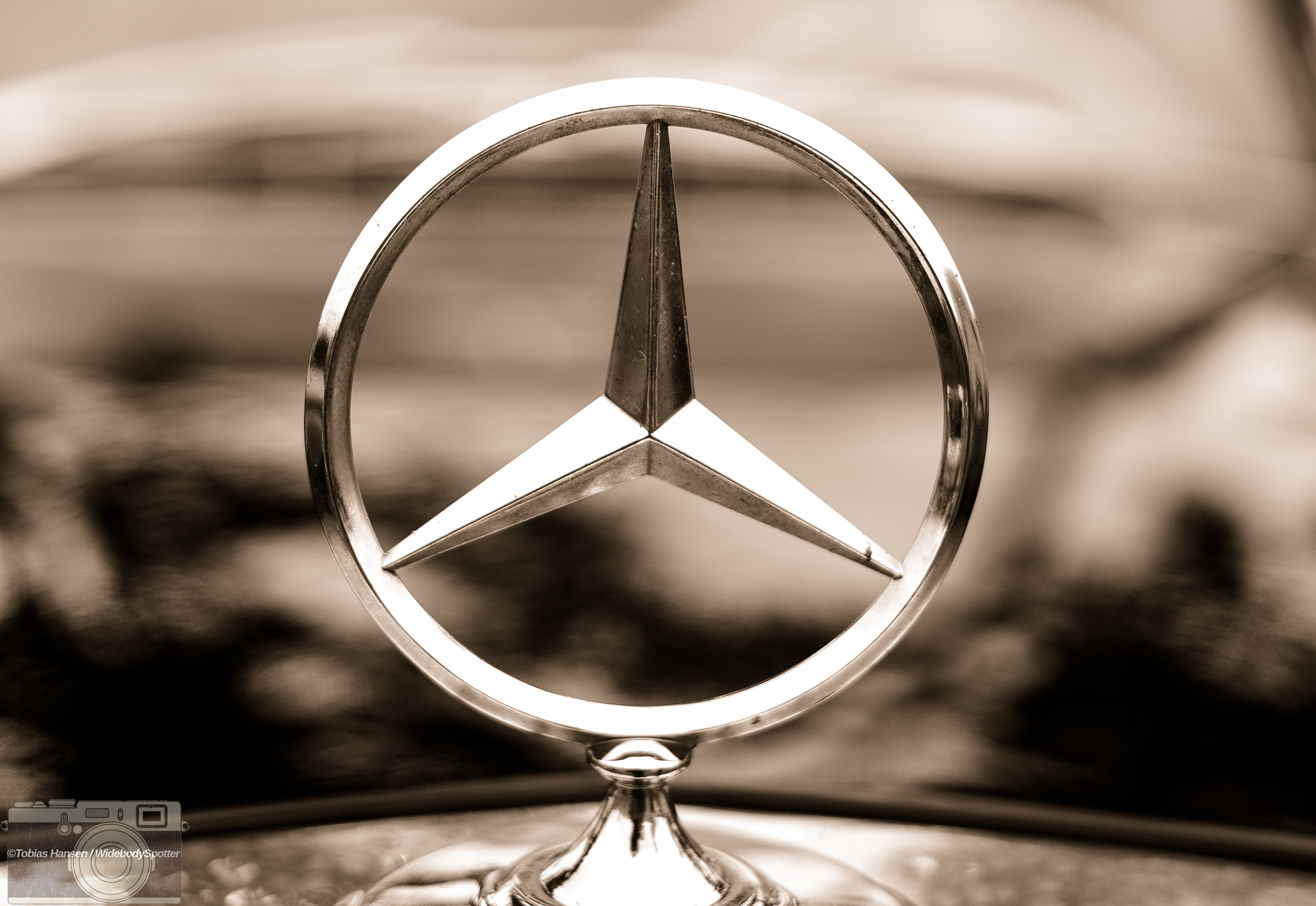 Pentax K-50 sample photo. Mercedes-benz sign photography