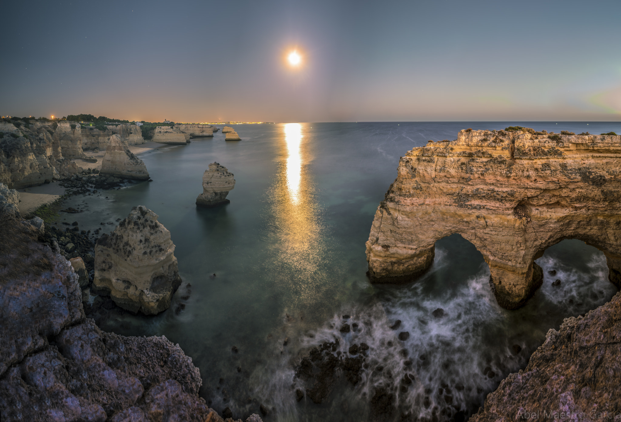 Samsung NX1 + NX 16mm F2.4 sample photo. Praia da marinha photography