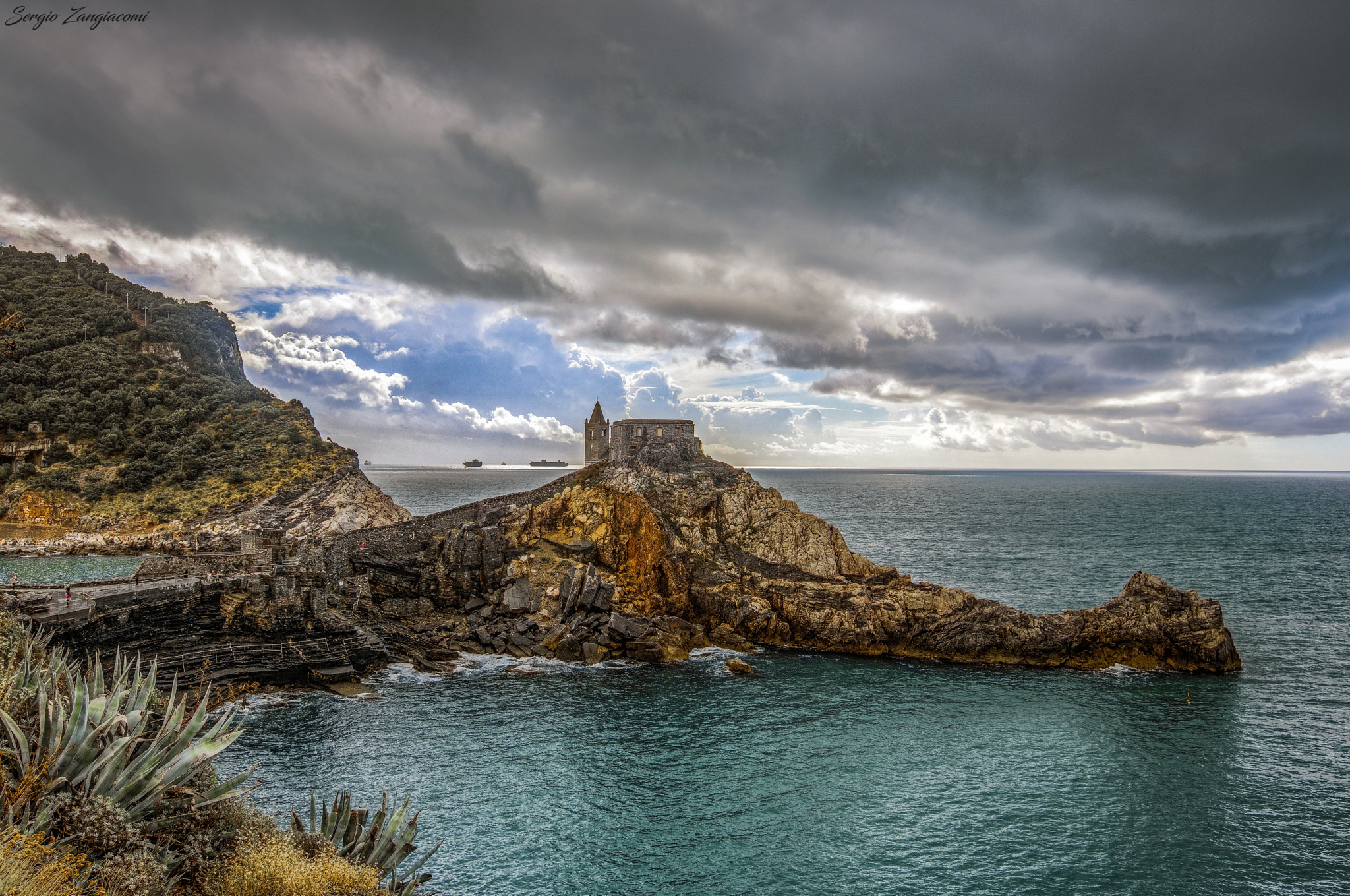 Canon EOS 750D (EOS Rebel T6i / EOS Kiss X8i) + Tokina AT-X Pro 11-16mm F2.8 DX sample photo. Portovenere photography