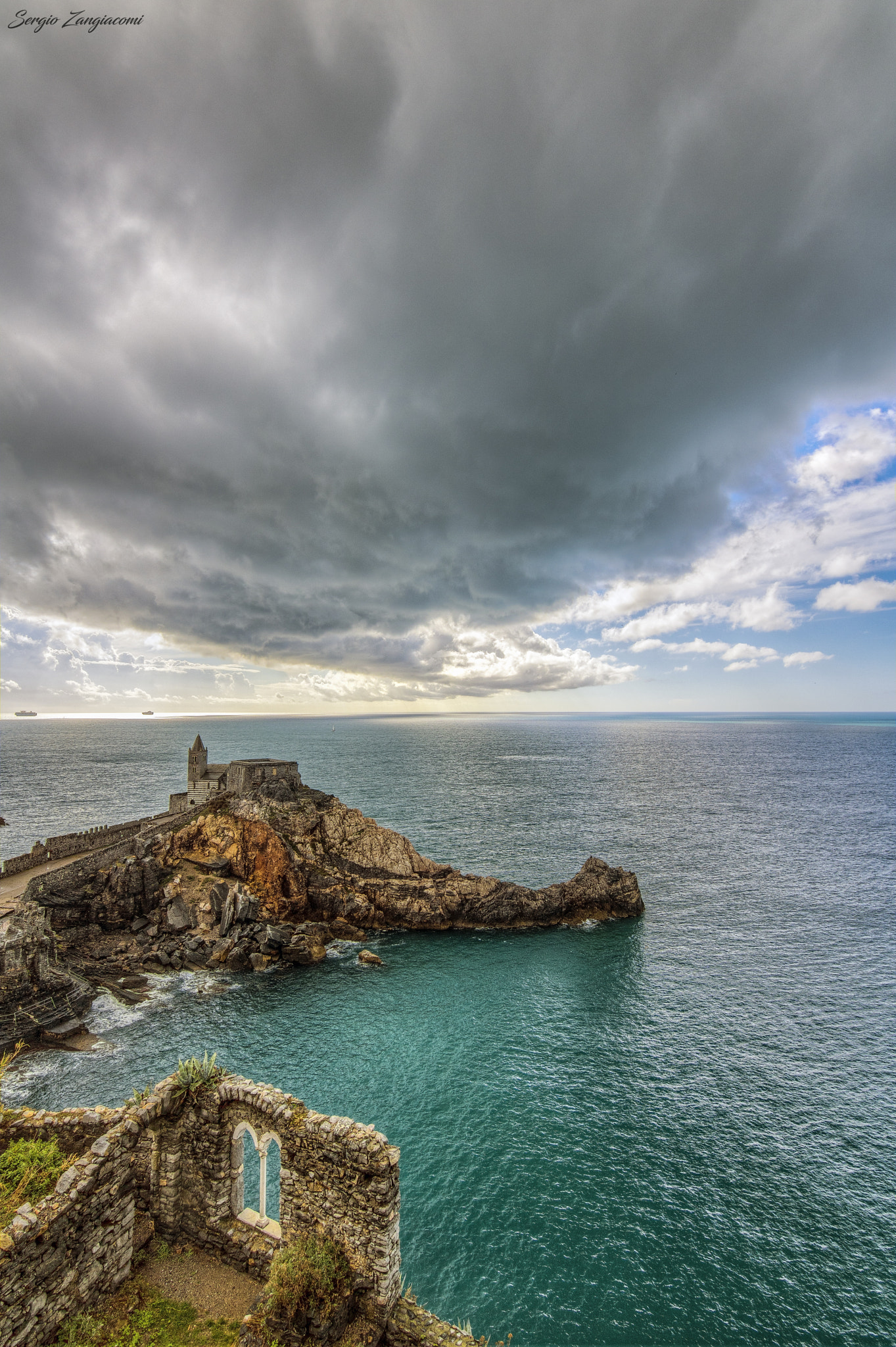 Canon EOS 750D (EOS Rebel T6i / EOS Kiss X8i) sample photo. A window on the sea photography