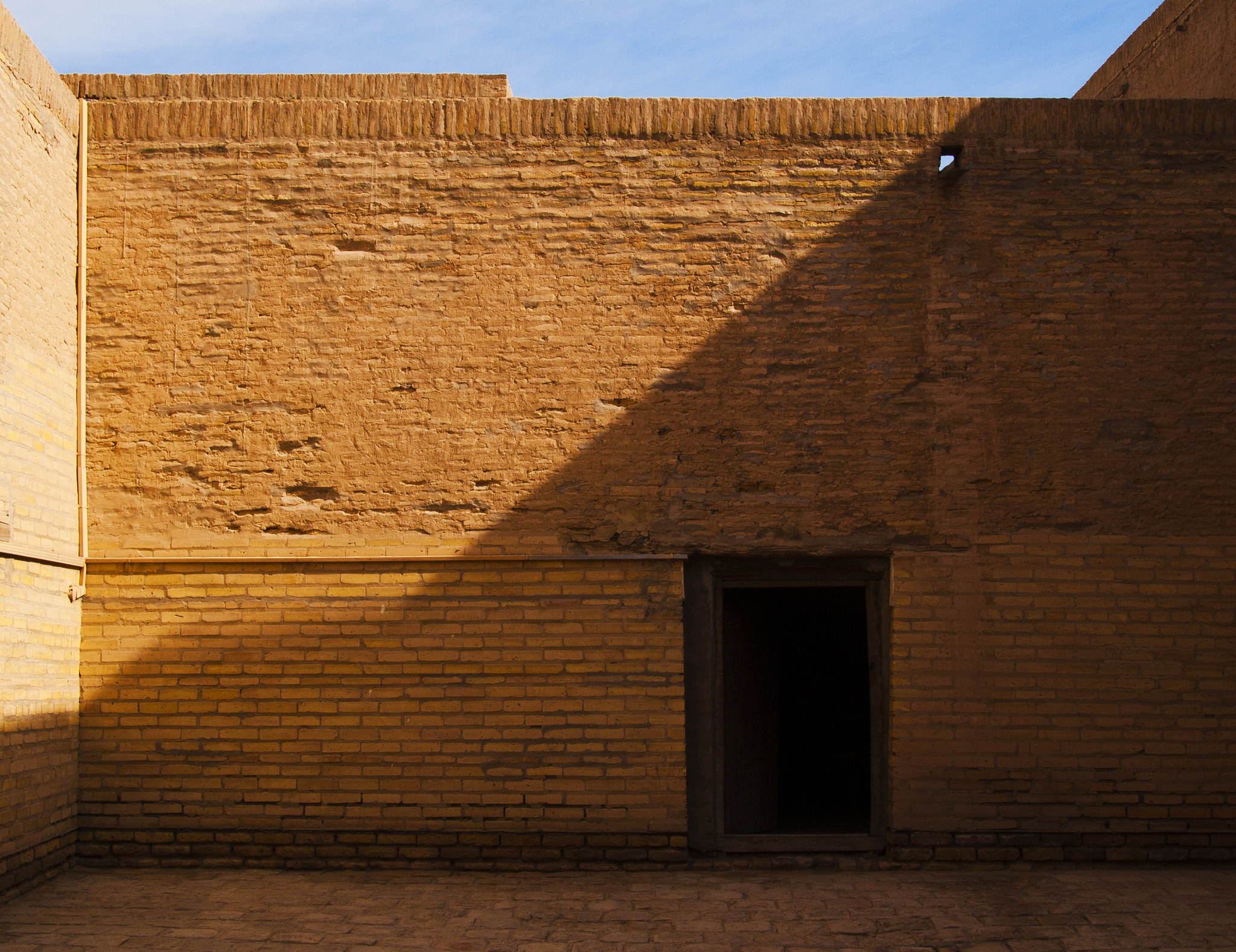 Olympus E-520 (EVOLT E-520) + SIGMA 18-50mm F2.8 DC sample photo. Khiva city abstact photography