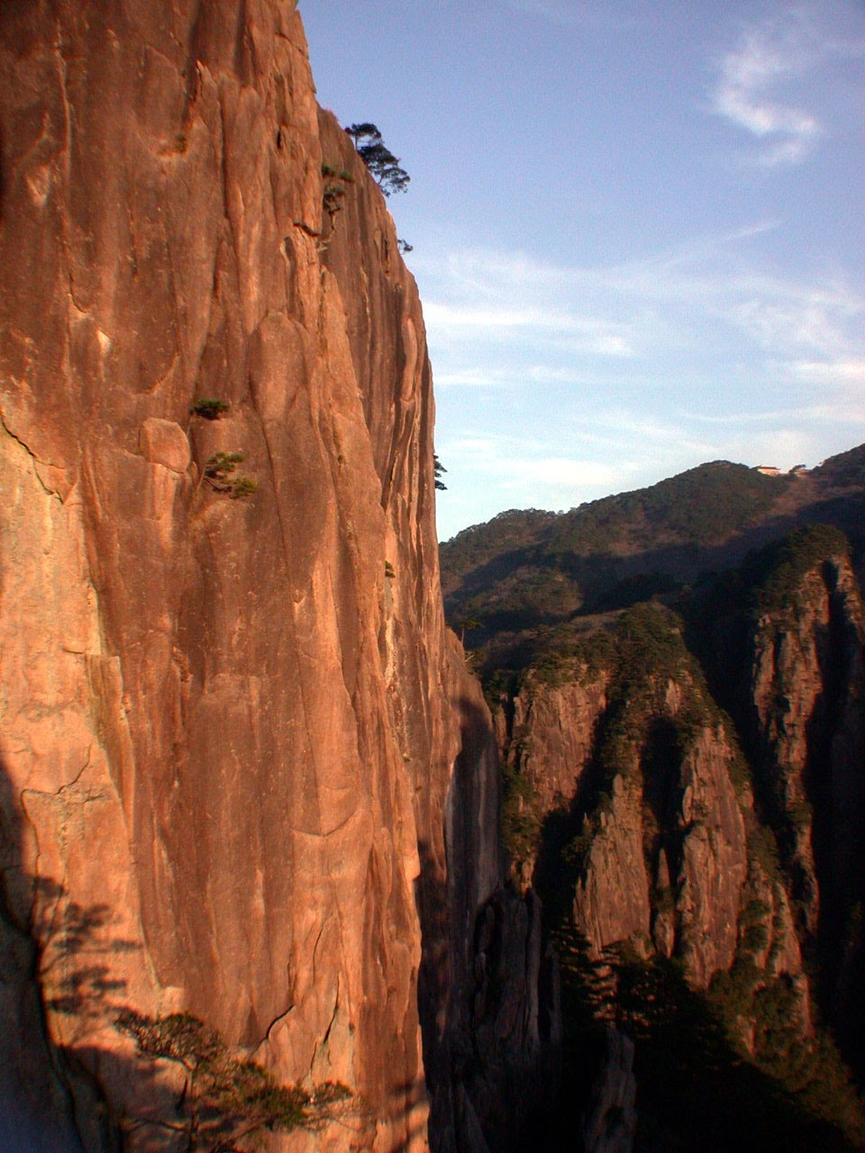 Nikon E995 sample photo. Huangshan photography