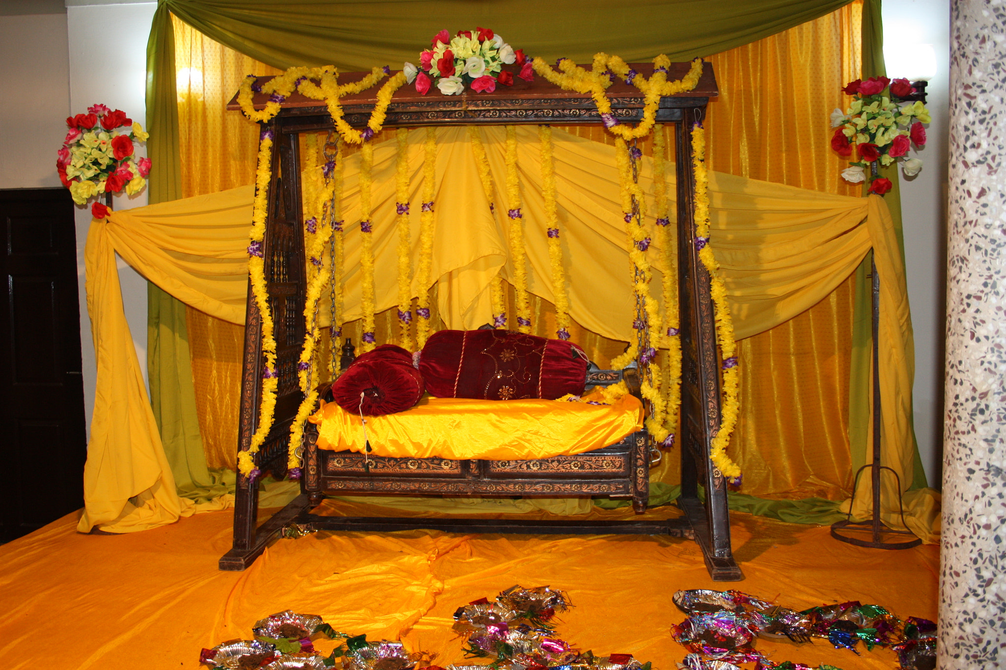 Canon EOS 450D (EOS Rebel XSi / EOS Kiss X2) sample photo. A mehandi setup for occasional pakistani wedding photography