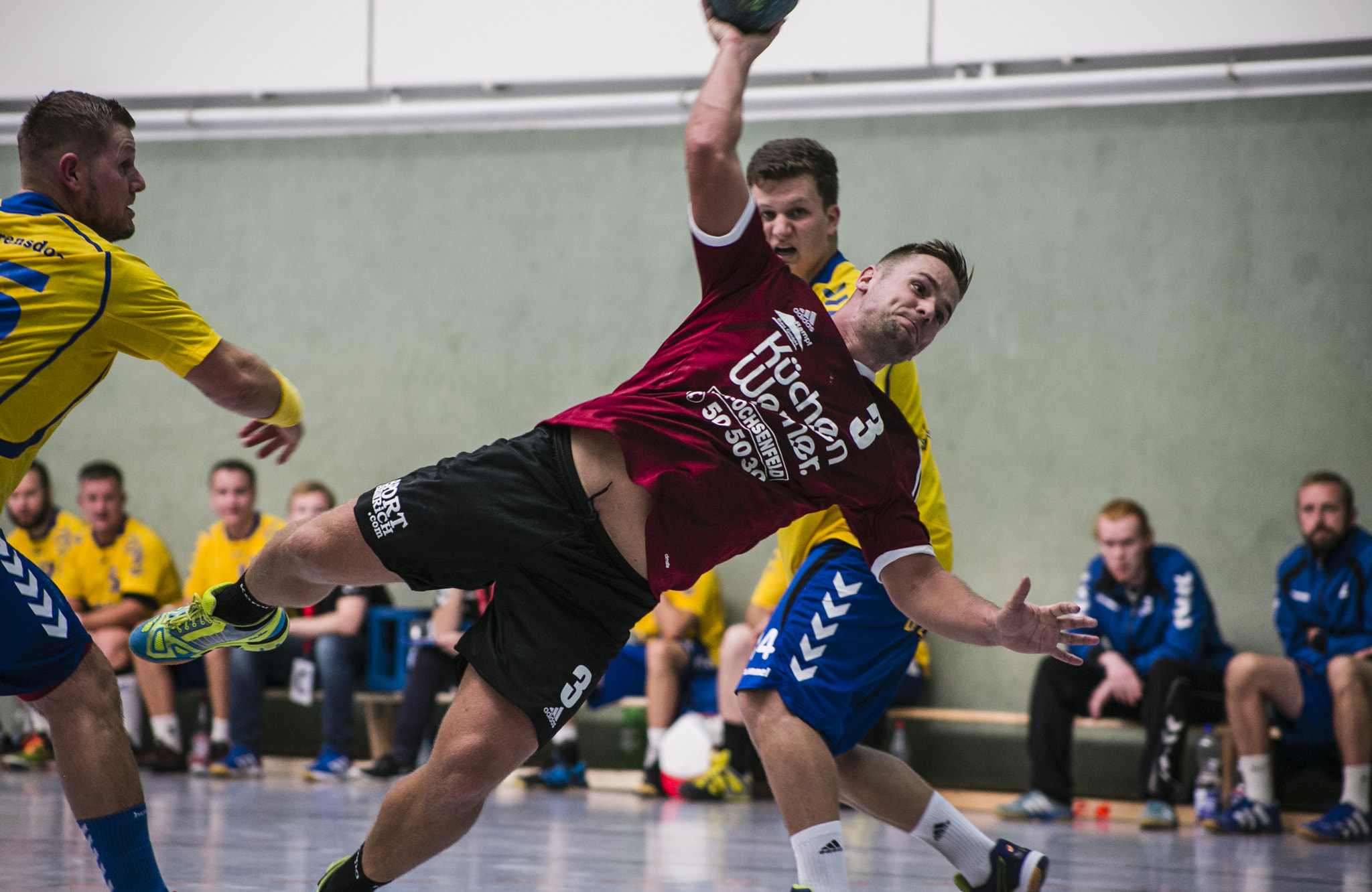 Canon EOS 6D + Canon EF 70-210mm f/3.5-4.5 USM sample photo. Handball#29 photography