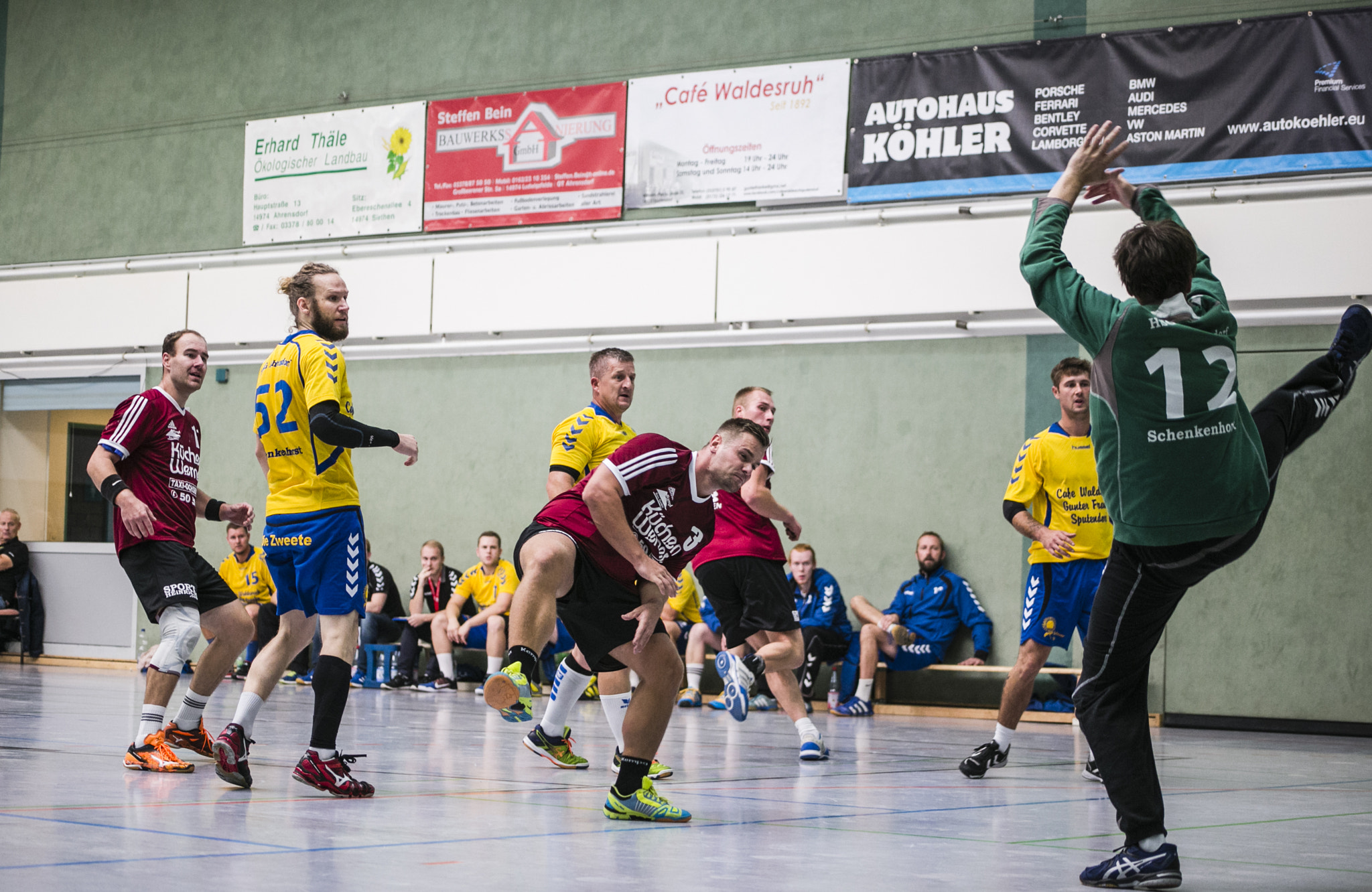 Canon EOS 6D + Canon EF 70-210mm f/3.5-4.5 USM sample photo. Handball#30 photography