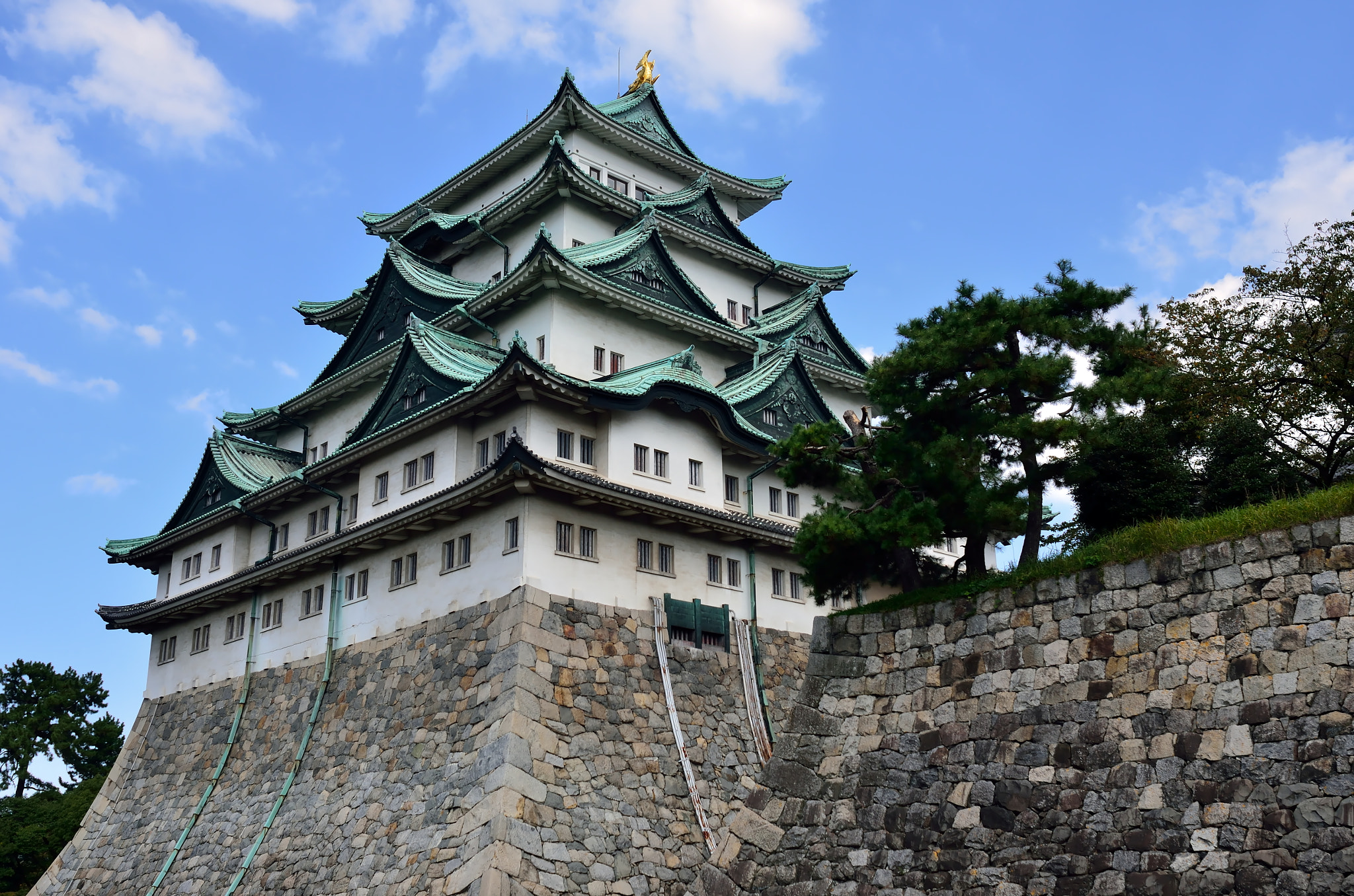 Nikon D7000 + Nikon AF Nikkor 24mm F2.8D sample photo. Nagoya-jo（japanese　castle) photography