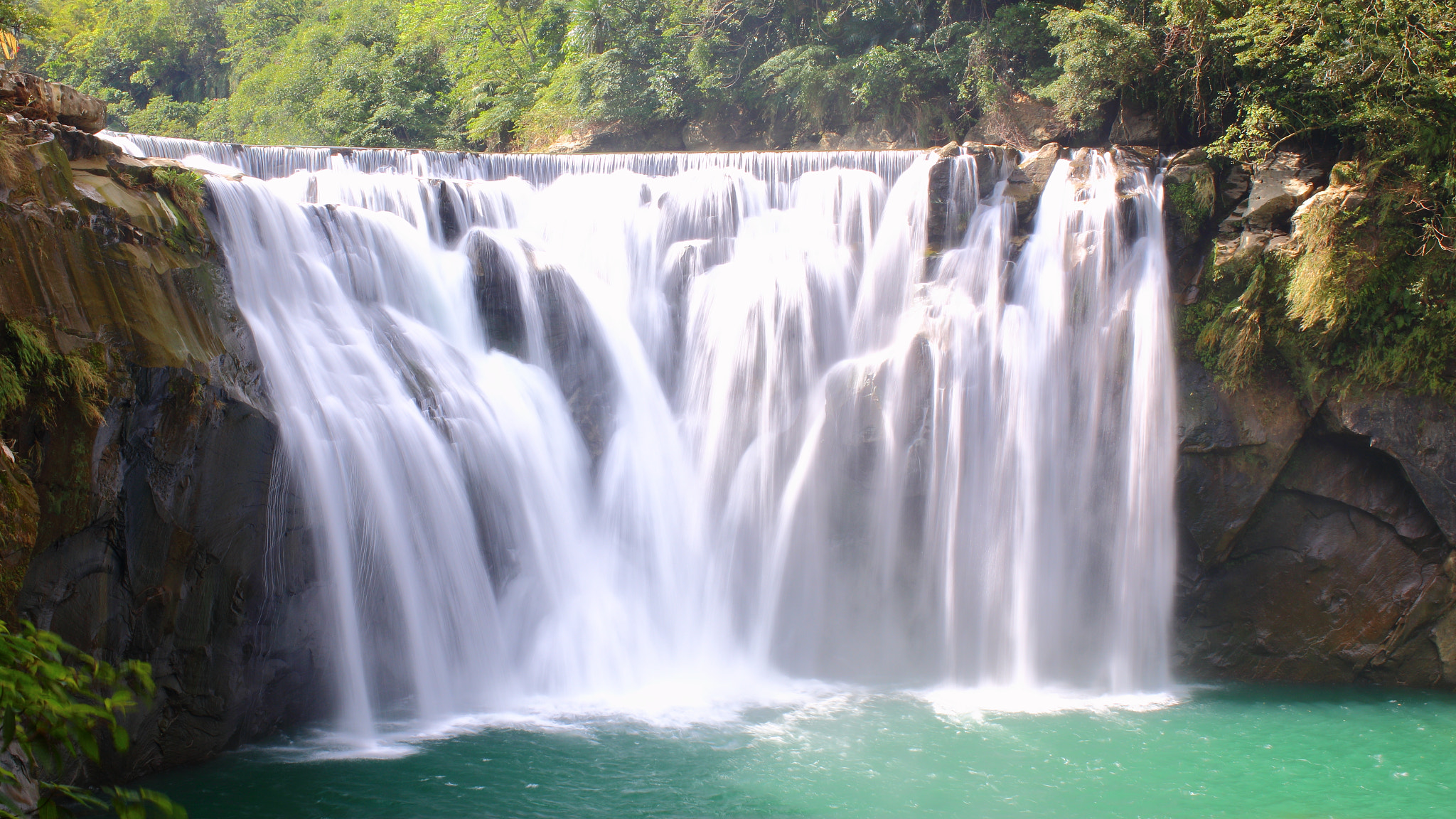 Canon EOS 70D + Canon EF 35mm F1.4L USM sample photo. Shifen waterfall photography