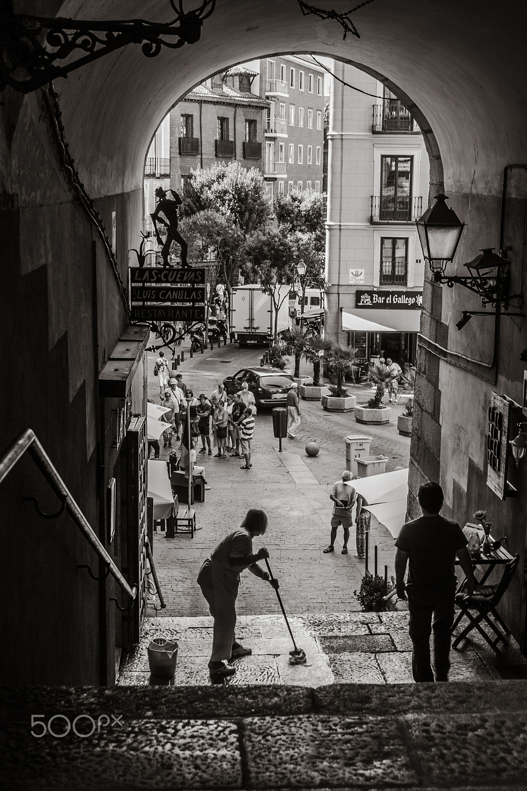 Canon EF 28-135mm F3.5-5.6 IS USM sample photo. Arco de cuchilleros photography