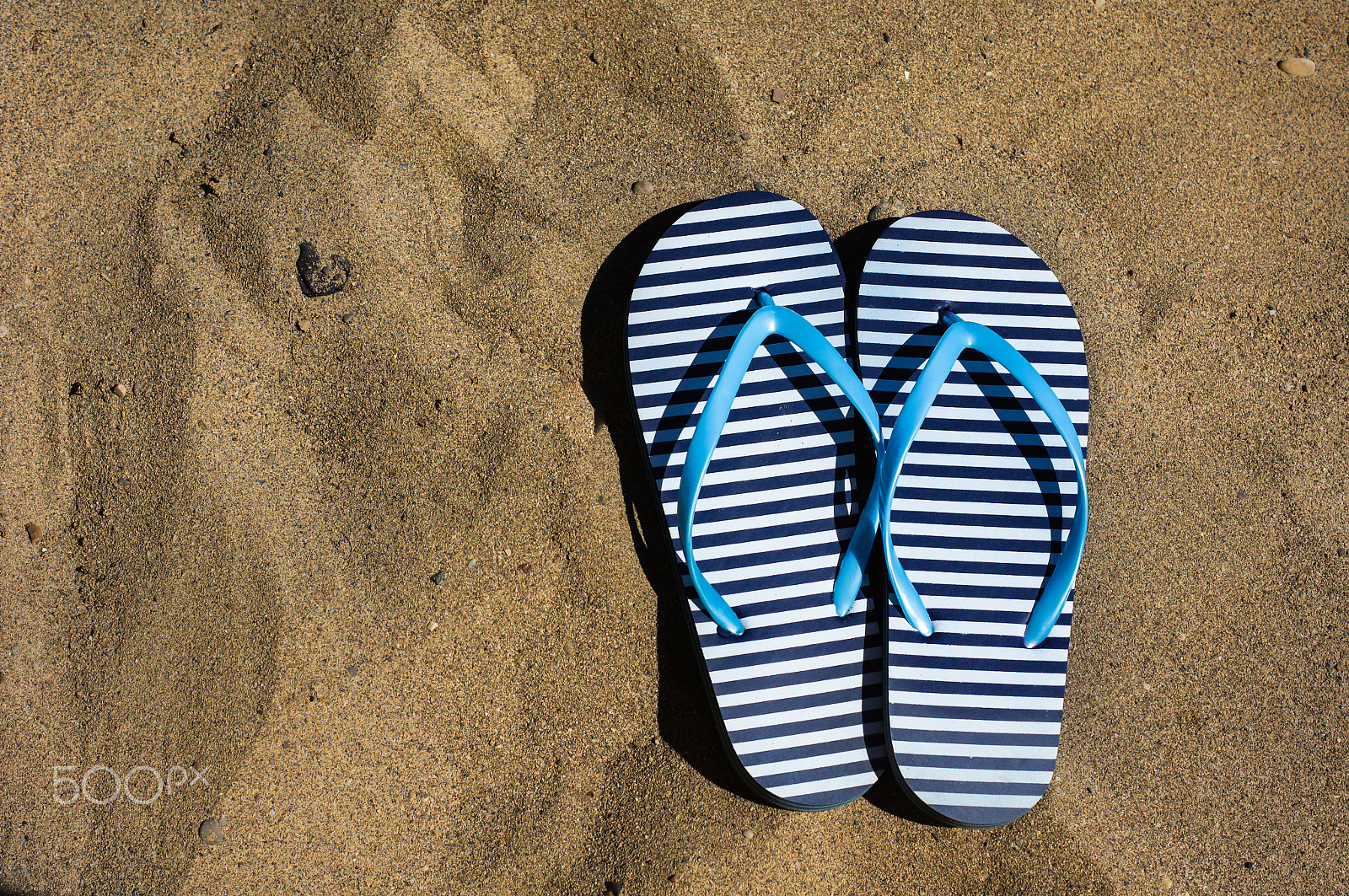 Sony SLT-A55 (SLT-A55V) + Sony DT 50mm F1.8 SAM sample photo. Flip-flop shoes on the sand photography