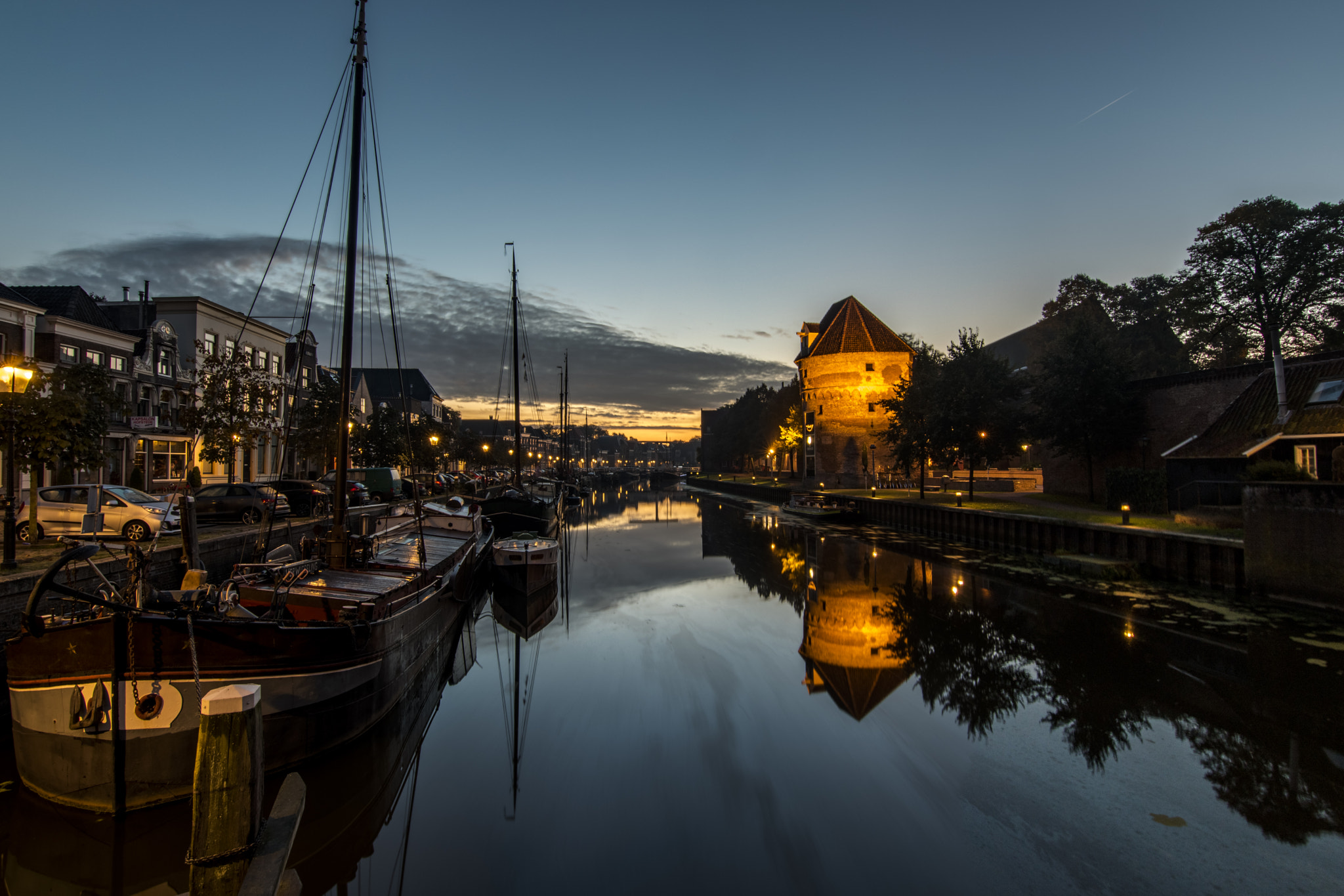 Nikon D5500 + Tokina AT-X 11-20 F2.8 PRO DX (AF 11-20mm f/2.8) sample photo. Early morning sunrise zwolle! photography