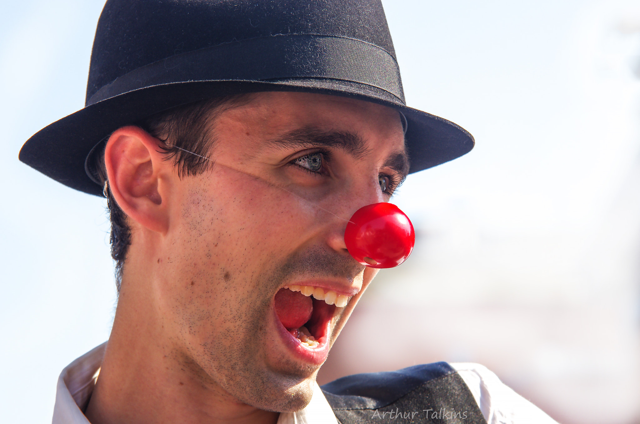 Sigma 70-200mm F2.8 EX DG Macro HSM II sample photo. Young at heart... a wannabe clown... photography