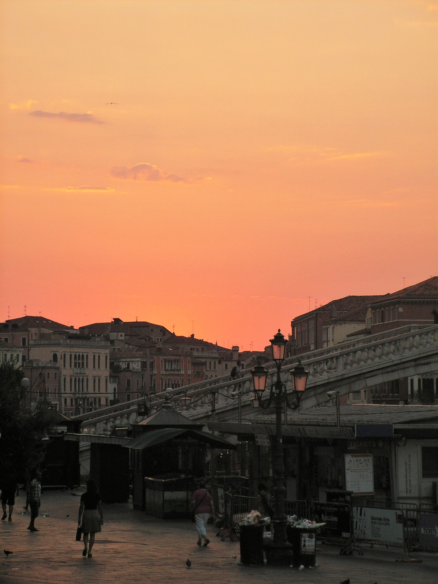 KONICA MINOLTA DiMAGE Z20 sample photo. Venetian sunrise photography