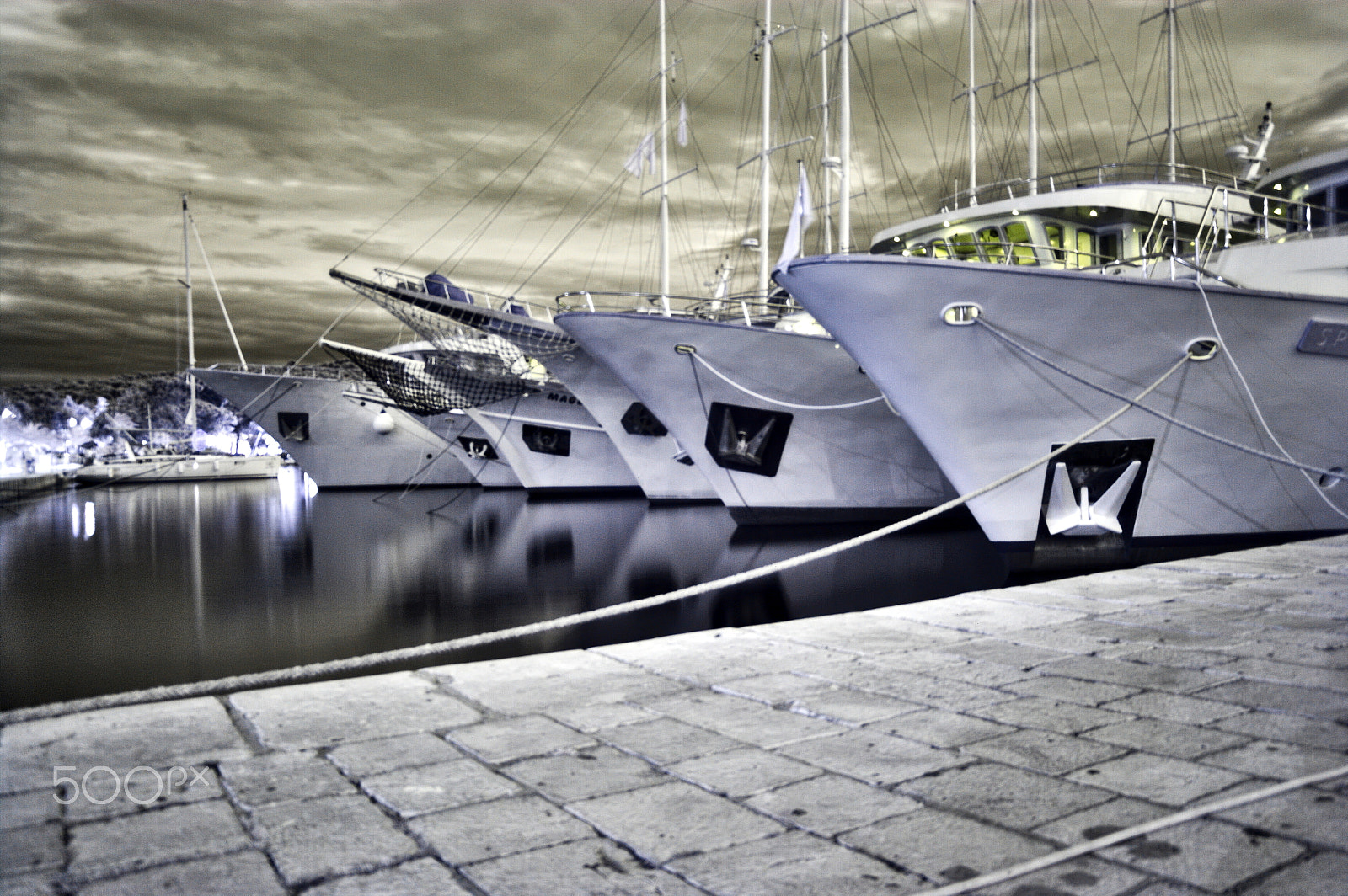 Samsung NX100 sample photo. Infrared harbour photography
