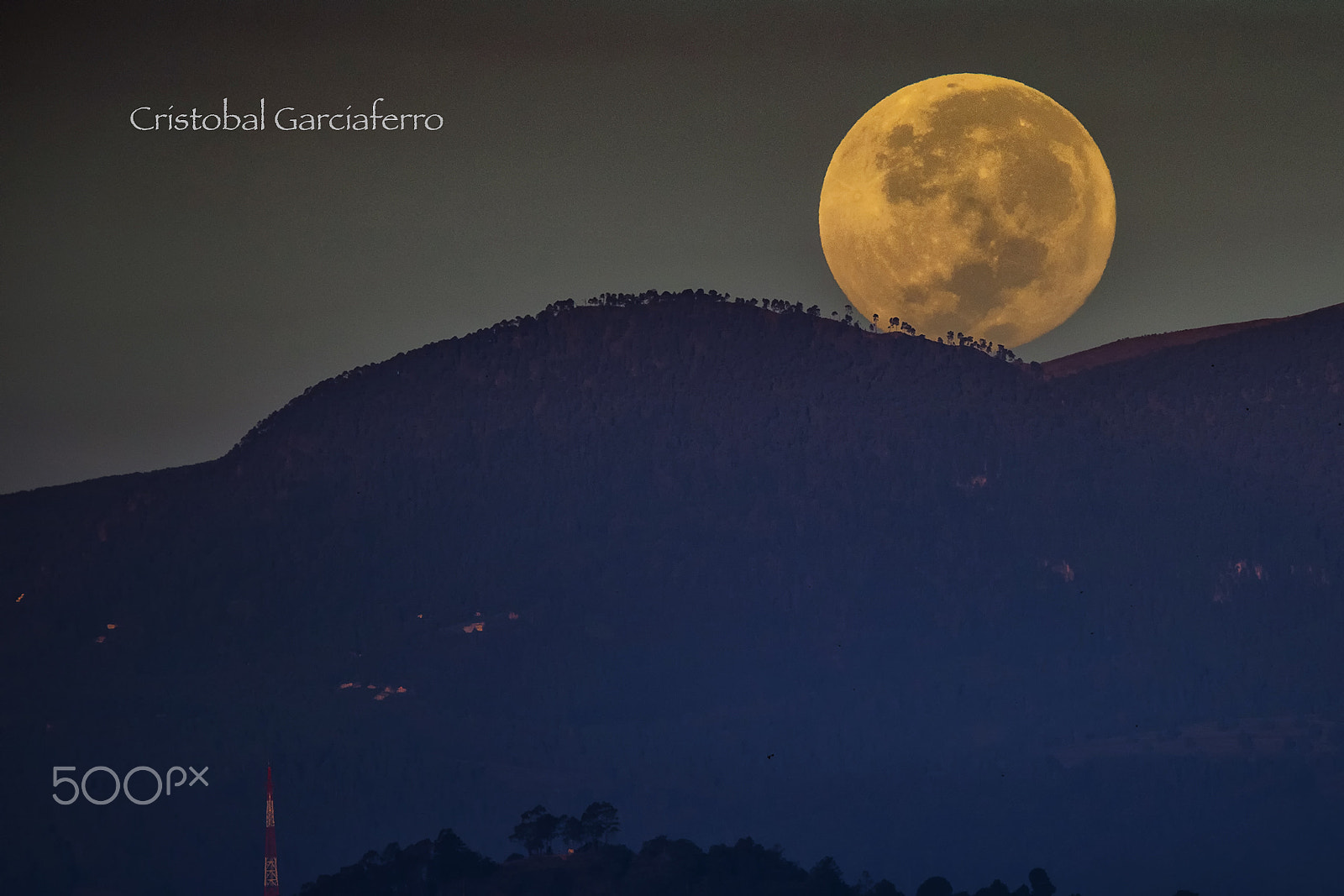 Nikon D4 + Nikon AF-S Nikkor 600mm F4G ED VR sample photo. October full moon going down behind the mountain photography