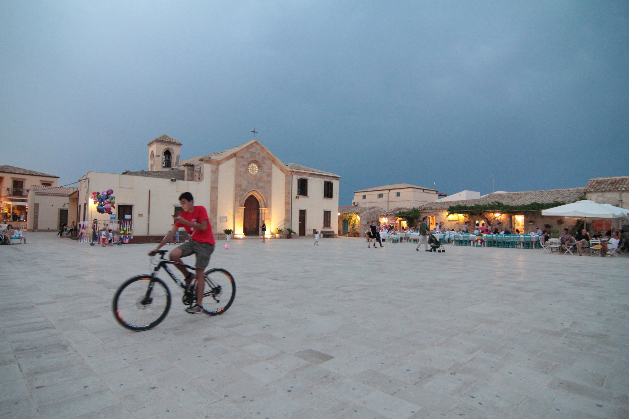Tokina AT-X Pro 12-24mm F4 (IF) DX sample photo. Marzamemi, town square. photography