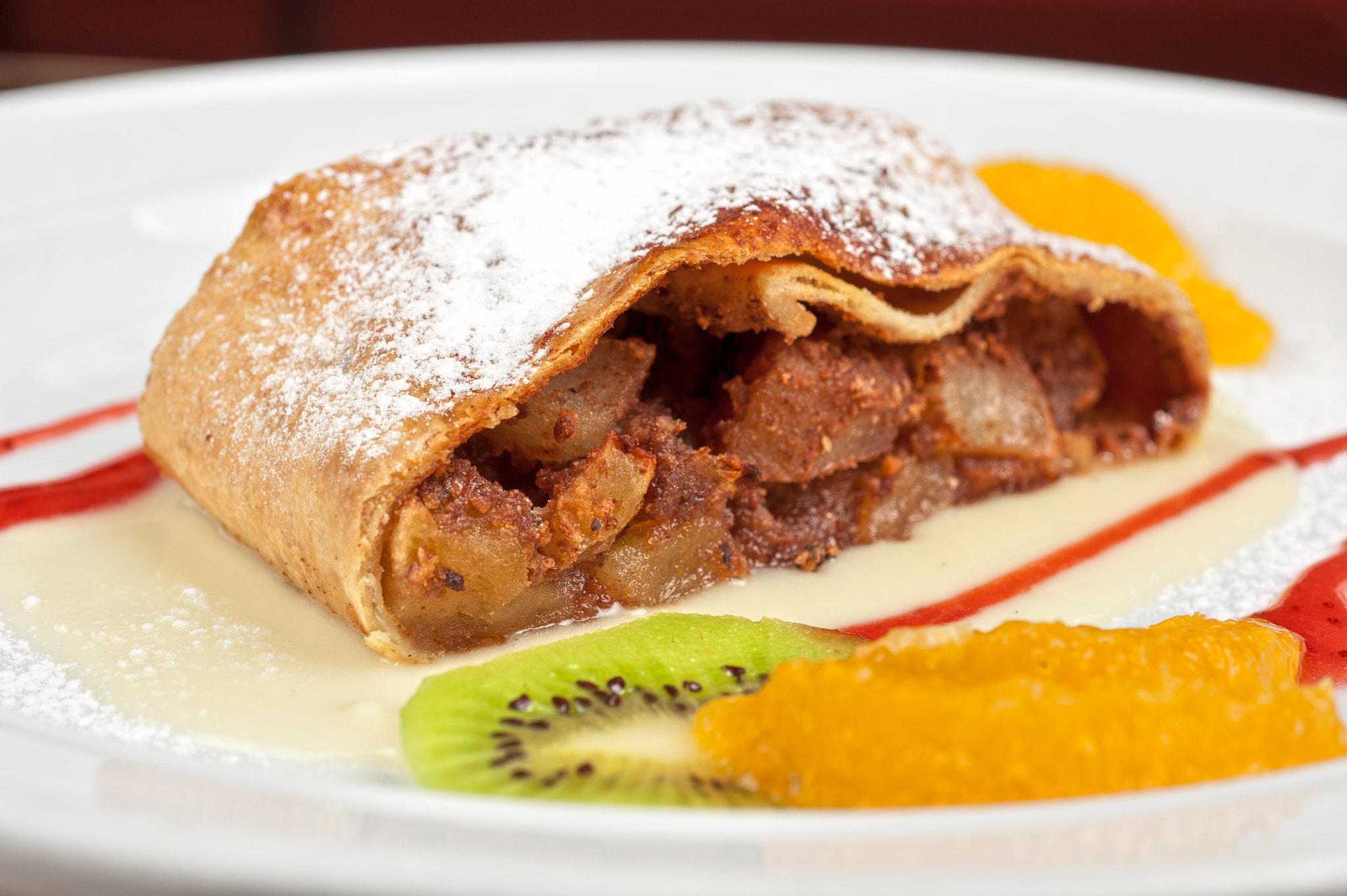 Nikon AF Micro-Nikkor 60mm F2.8D sample photo. Apple strudel photography