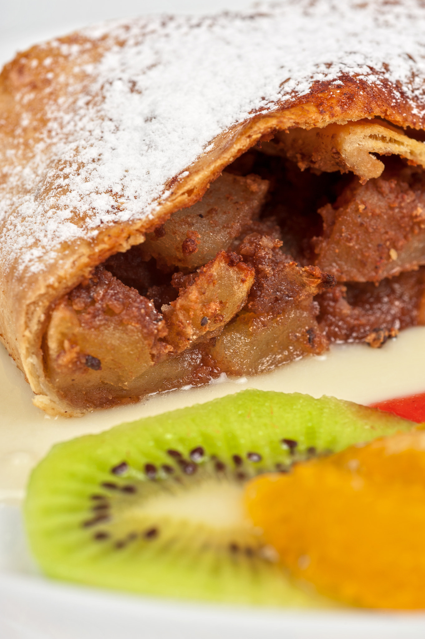 Nikon AF Micro-Nikkor 60mm F2.8D sample photo. Apple strudel photography