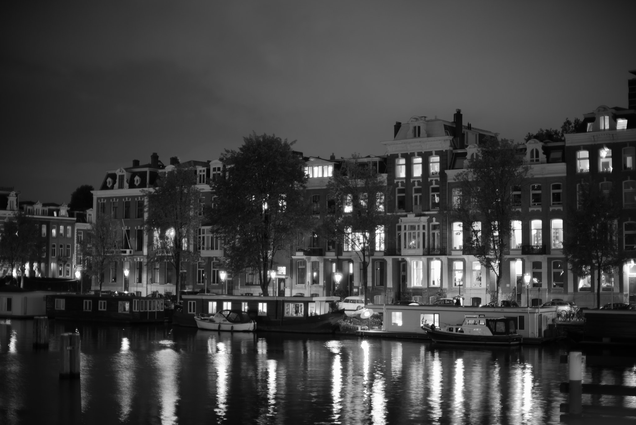 Leica Noctilux-M 50mm F0.95 ASPH sample photo. Canal houses at nightime in amsterdam photography