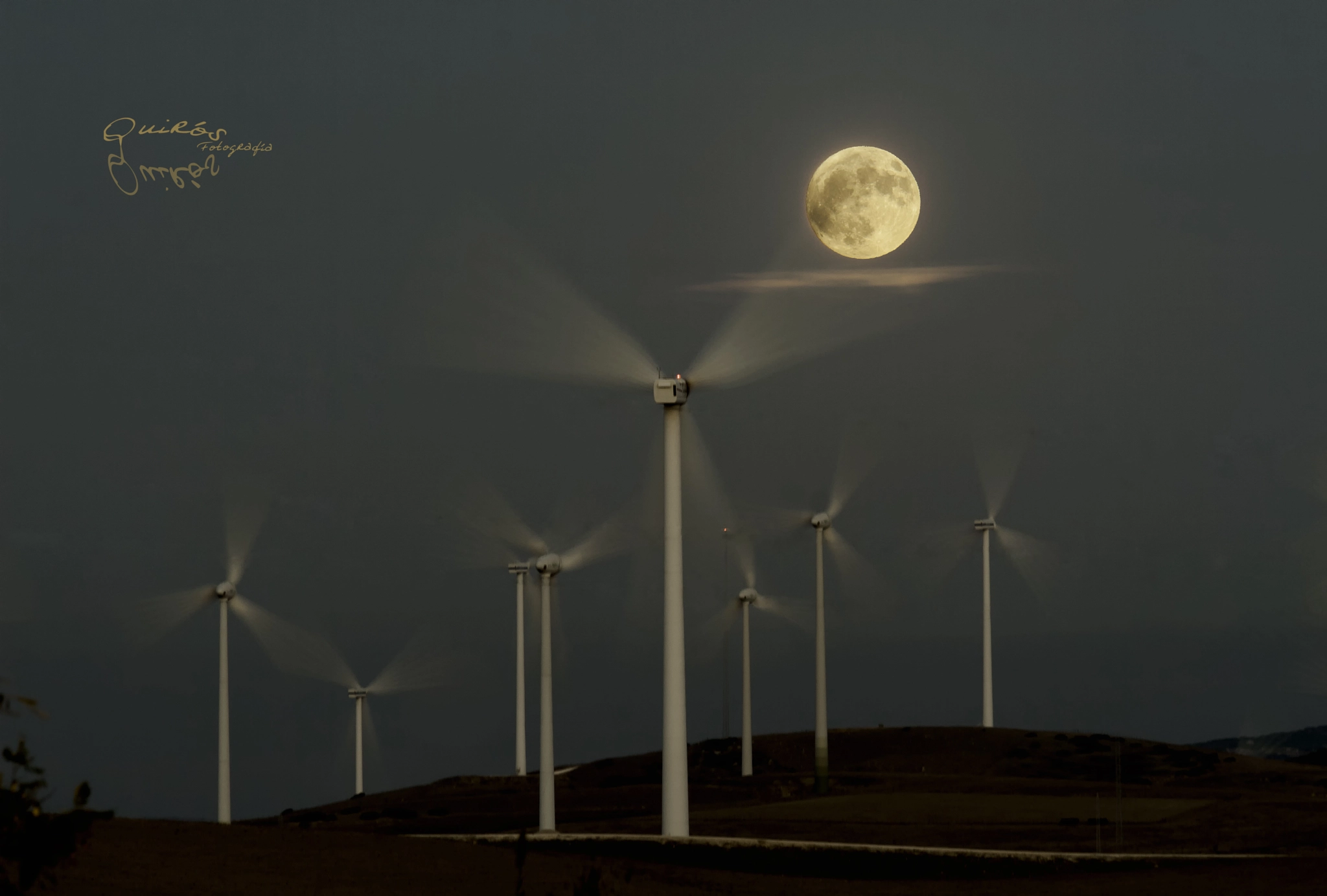 Canon EOS 30D + Canon EF 70-200mm F4L IS USM sample photo. Welcome moon photography
