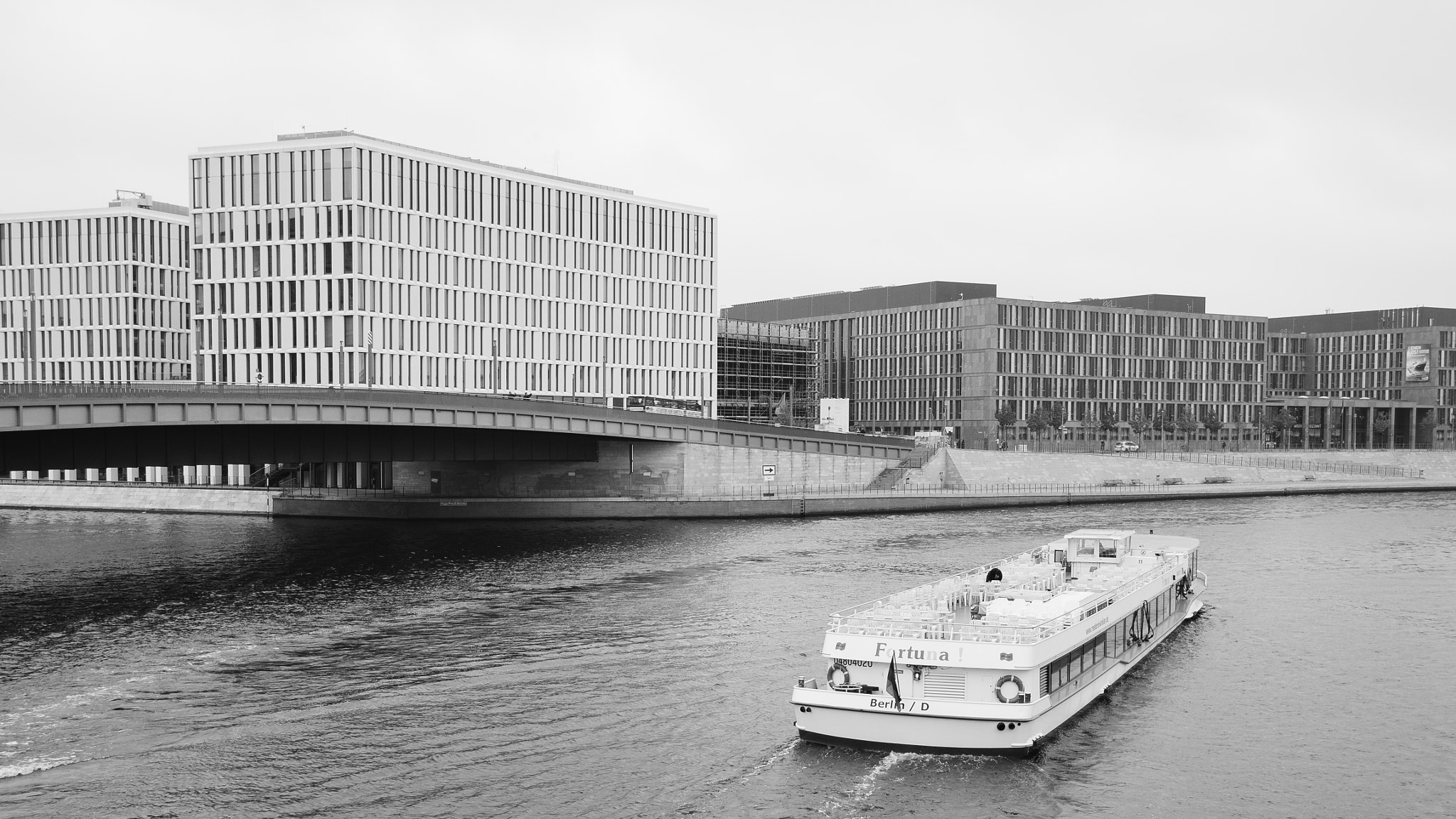 Olympus OM-D E-M10 + LUMIX G 20/F1.7 II sample photo. Berlin photography