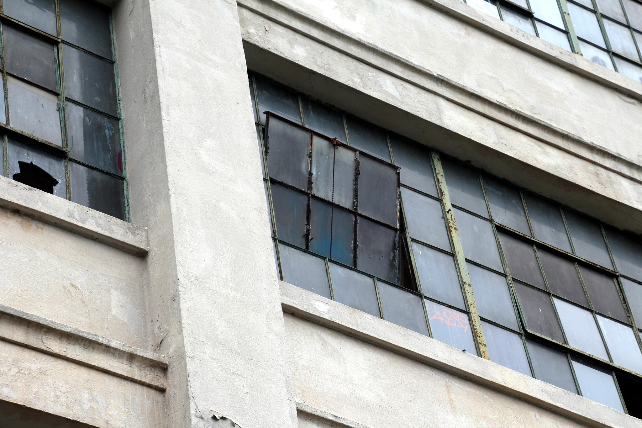Canon EOS 700D (EOS Rebel T5i / EOS Kiss X7i) sample photo. Out of business photography