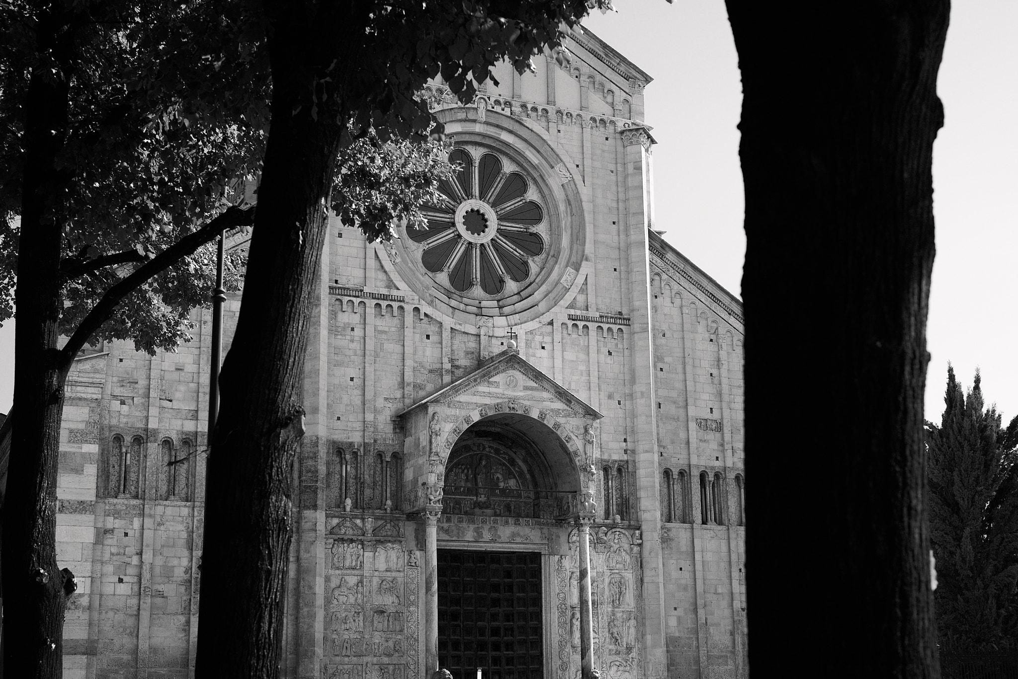 Sigma 50mm F1.4 DG HSM Art sample photo. Basilica di san zeno - verona photography
