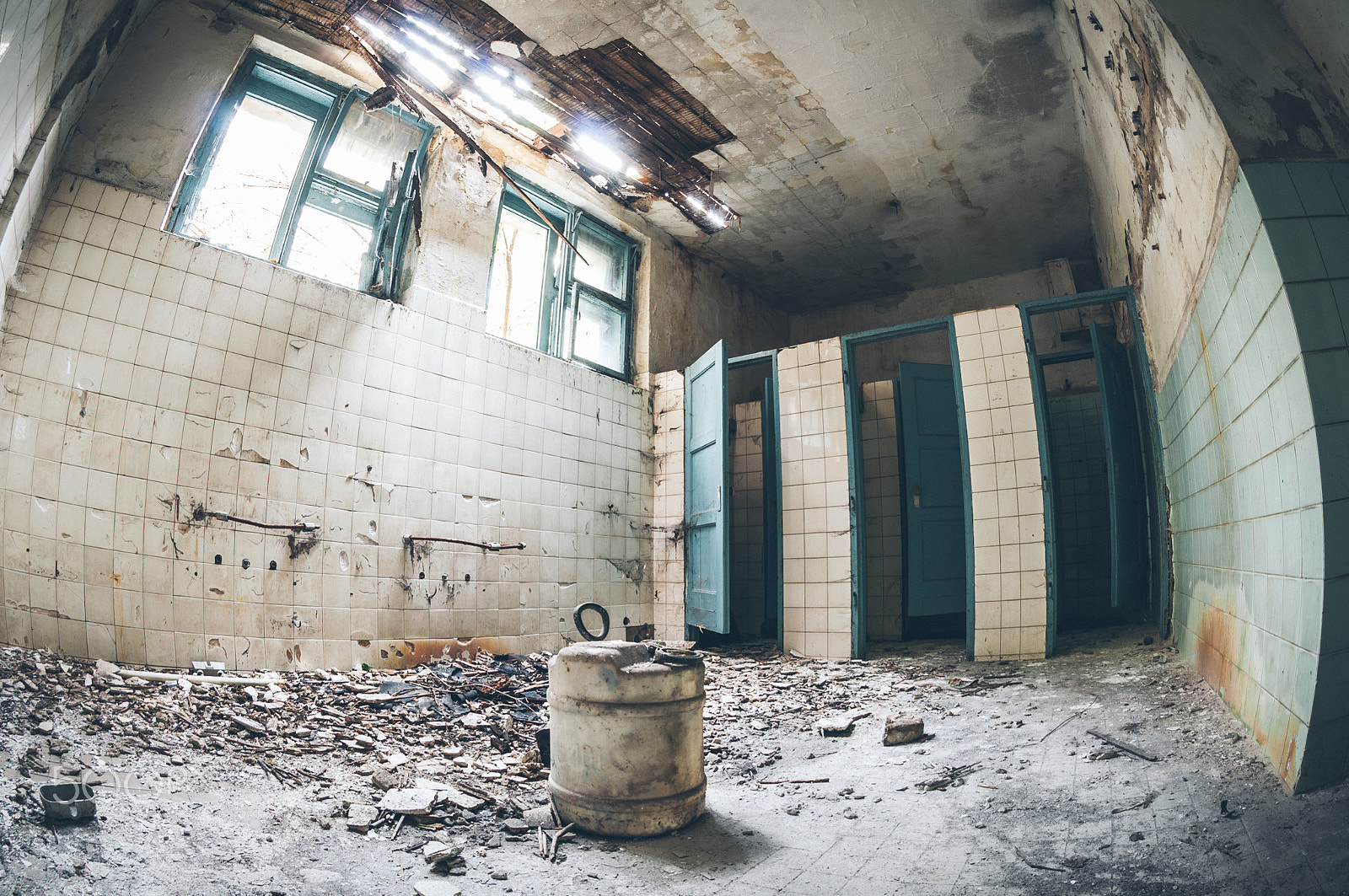 Nikon AF DX Fisheye-Nikkor 10.5mm F2.8G ED sample photo. Bathroom photography