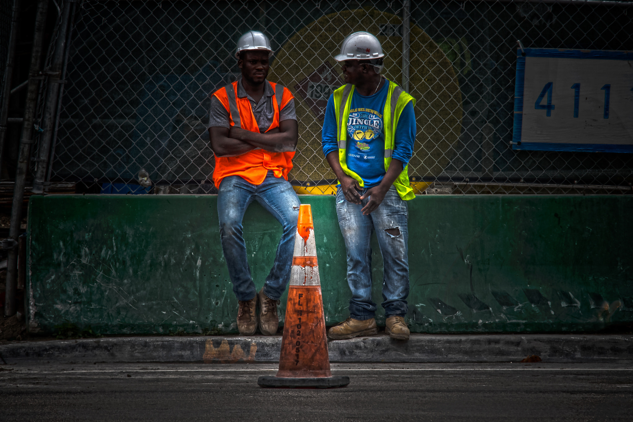 Pentax K-1 sample photo. Lunchtime, break, ..or lazing on the job ?? photography