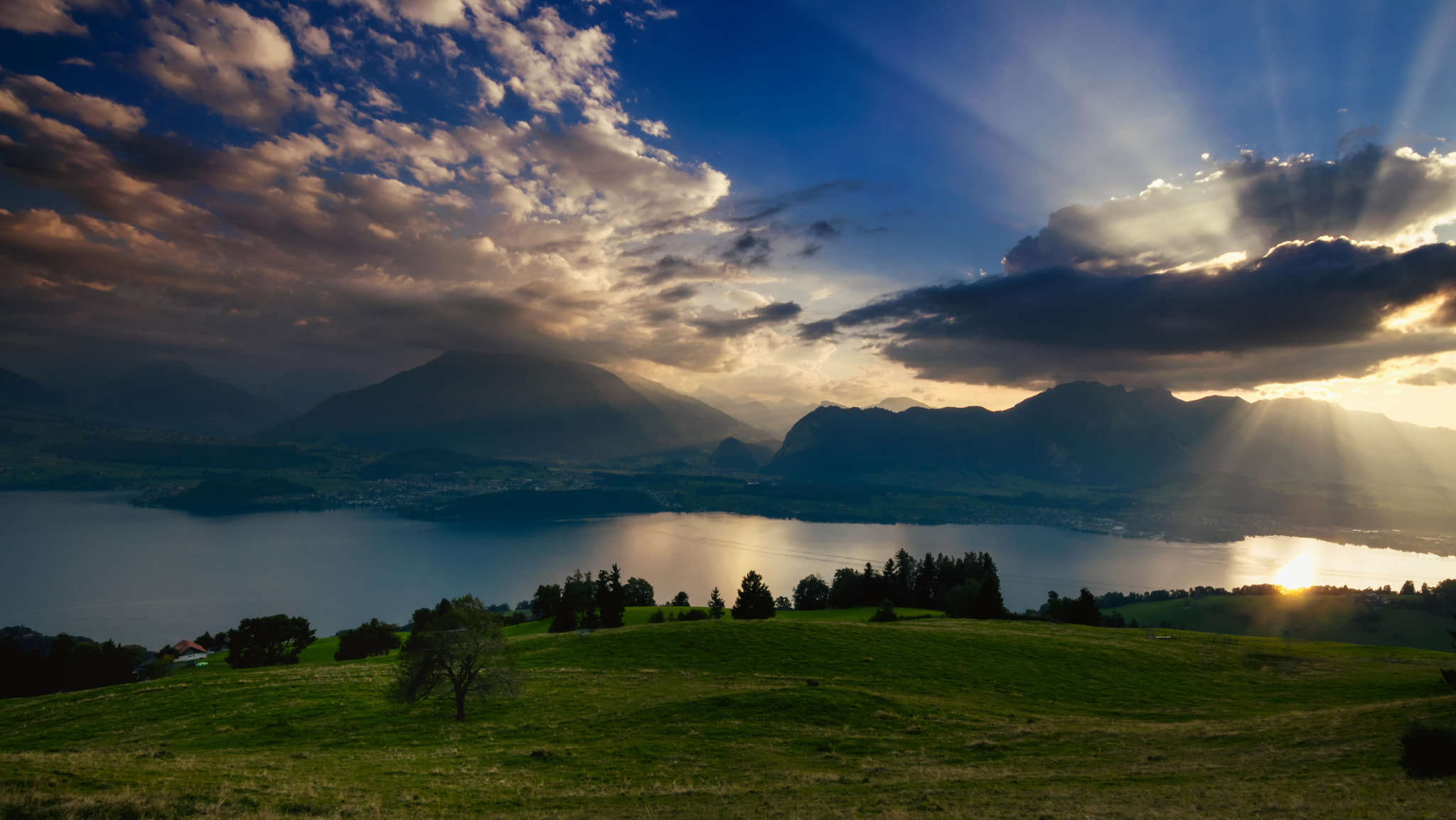 Nikon D5300 + Tokina AT-X 11-20 F2.8 PRO DX (AF 11-20mm f/2.8) sample photo. Thunersee photography