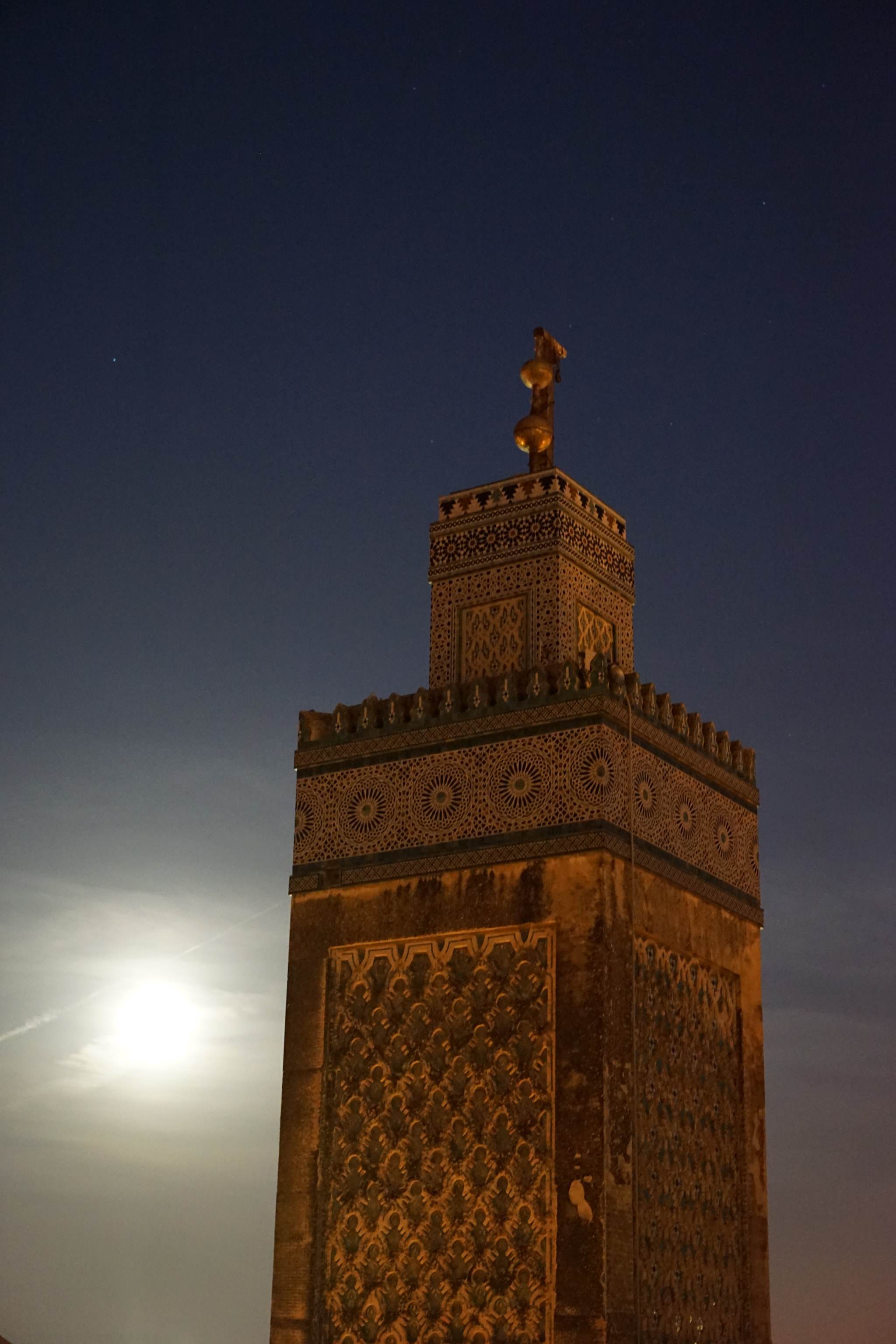 Sony FE 24-70mm F2.8 GM sample photo. Moon and minarett photography