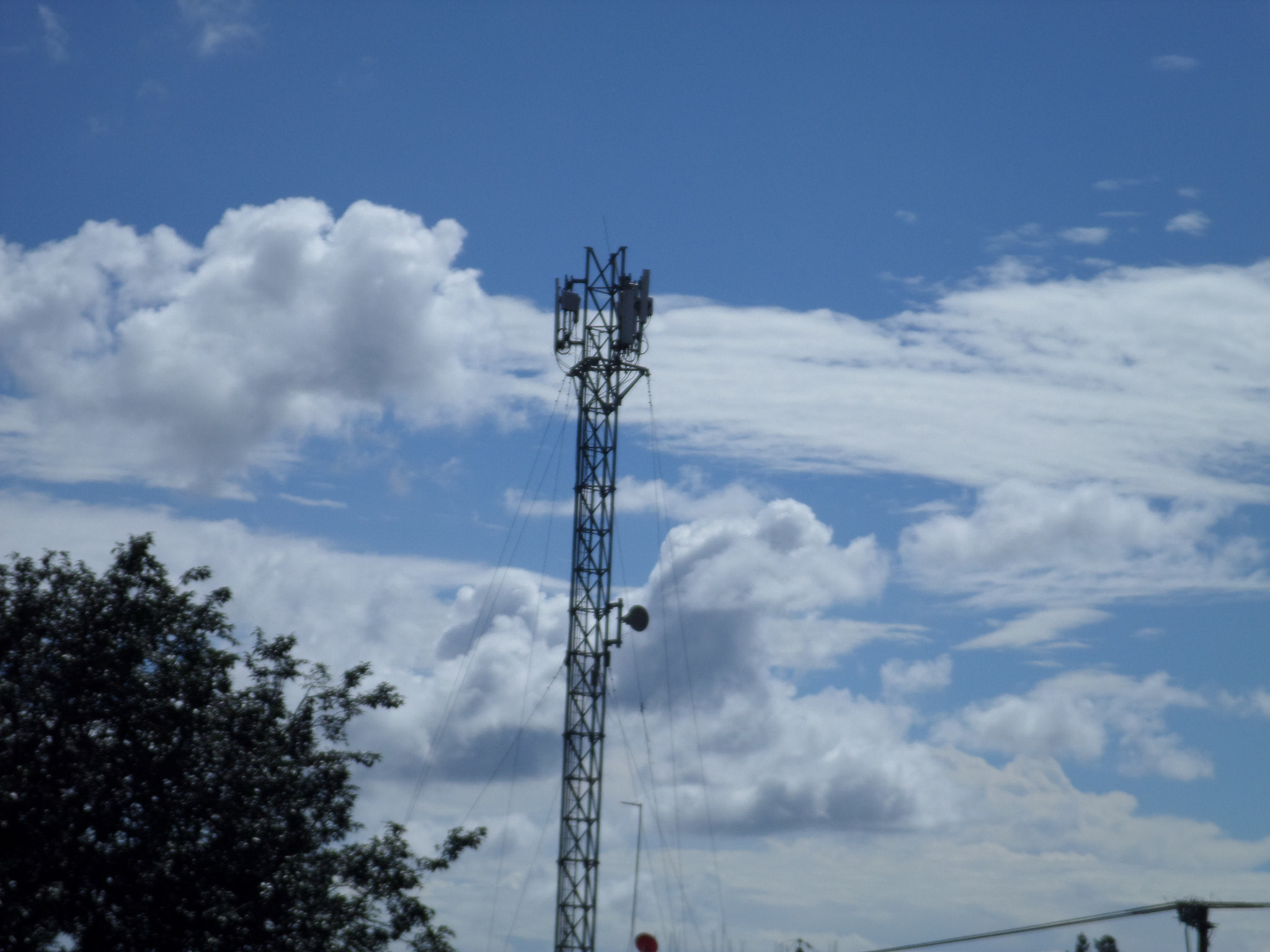 Samsung ST150F/ST151F/ST152F sample photo. Torre con nubes  photography